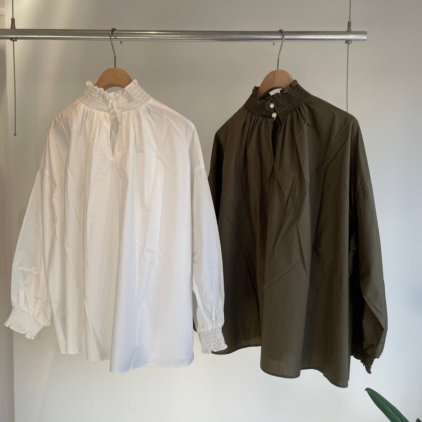 universaltissu //ナチュラルタイプライター モックネックBL
UT244BL023