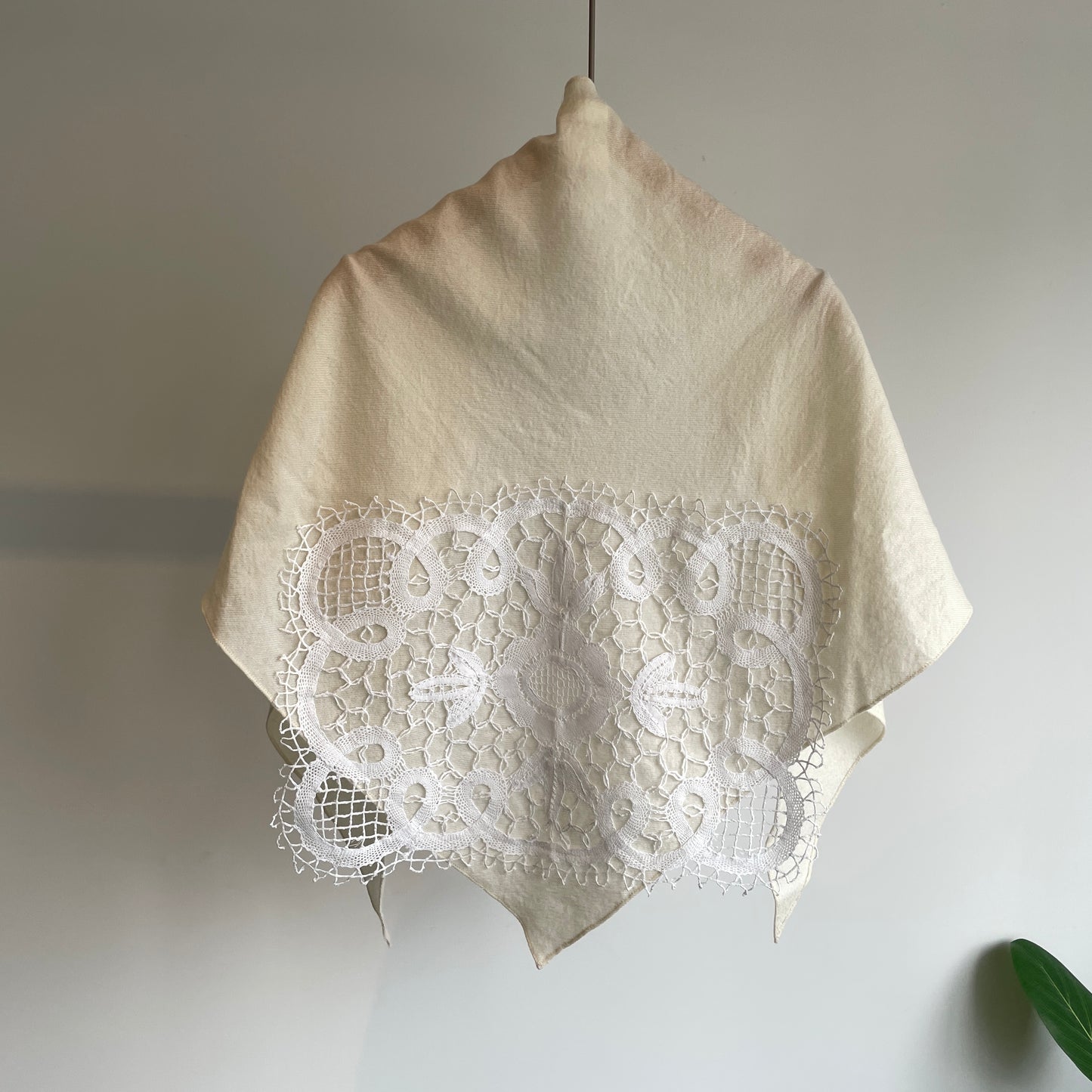 Heriter //triangular shawl H0-00-8001