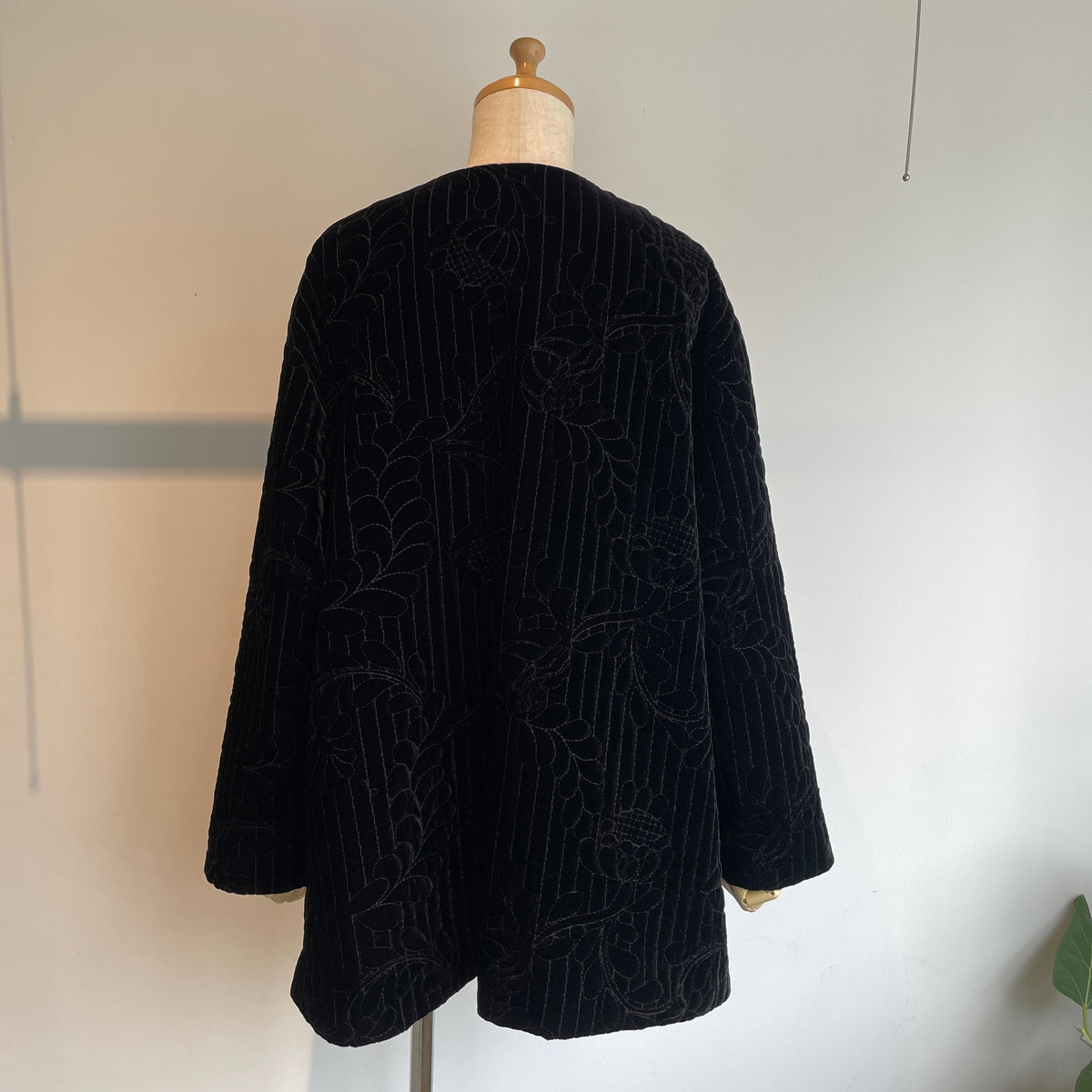 heriter//velvet quit embroidery short coat H2-26-6006