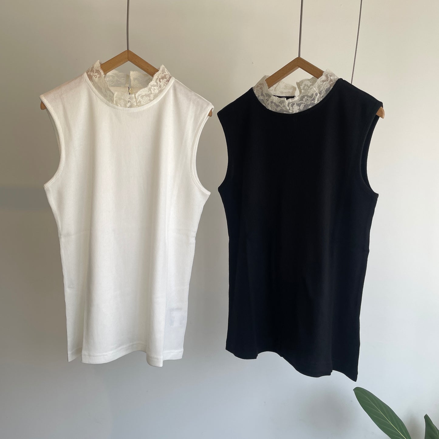 porter des boutons//モックネックレーステレコノースリーブ　P-25103