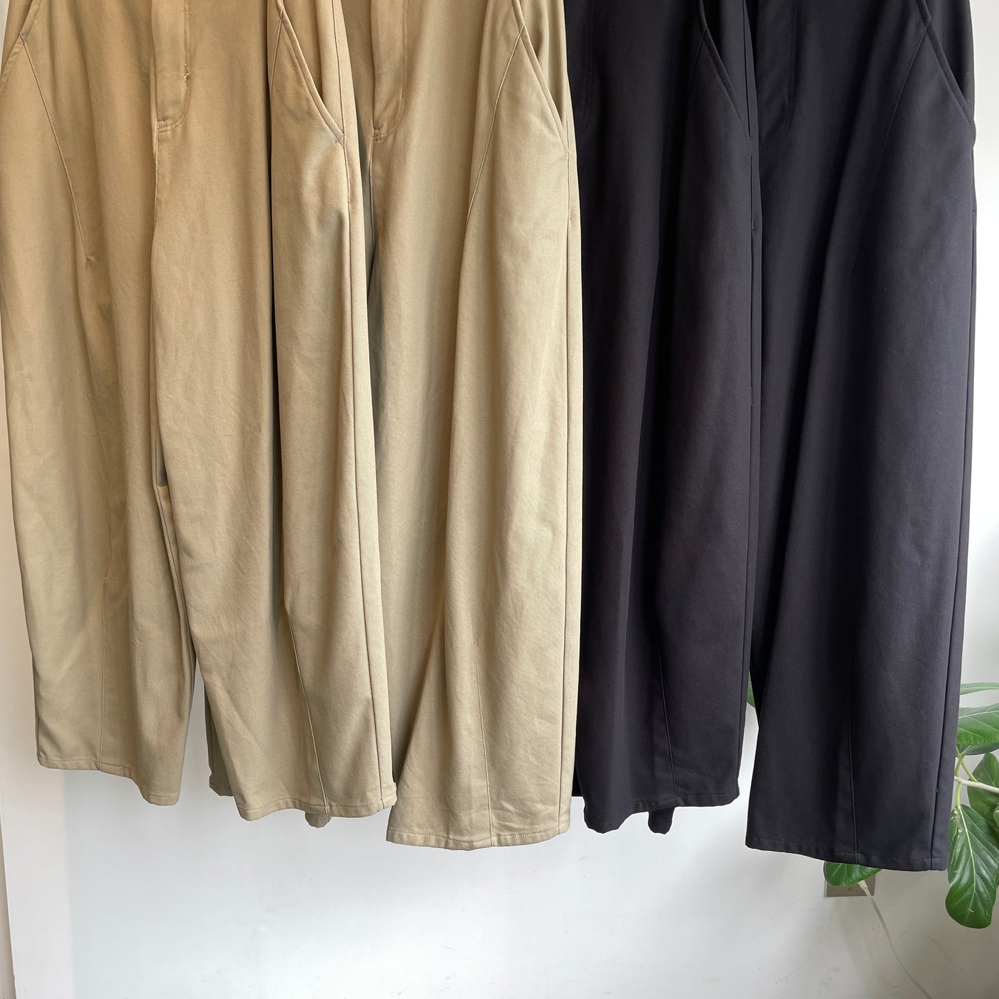 yuni//20/2強撚Cotton twill cocoon tapered パンツ 1701PT006262
