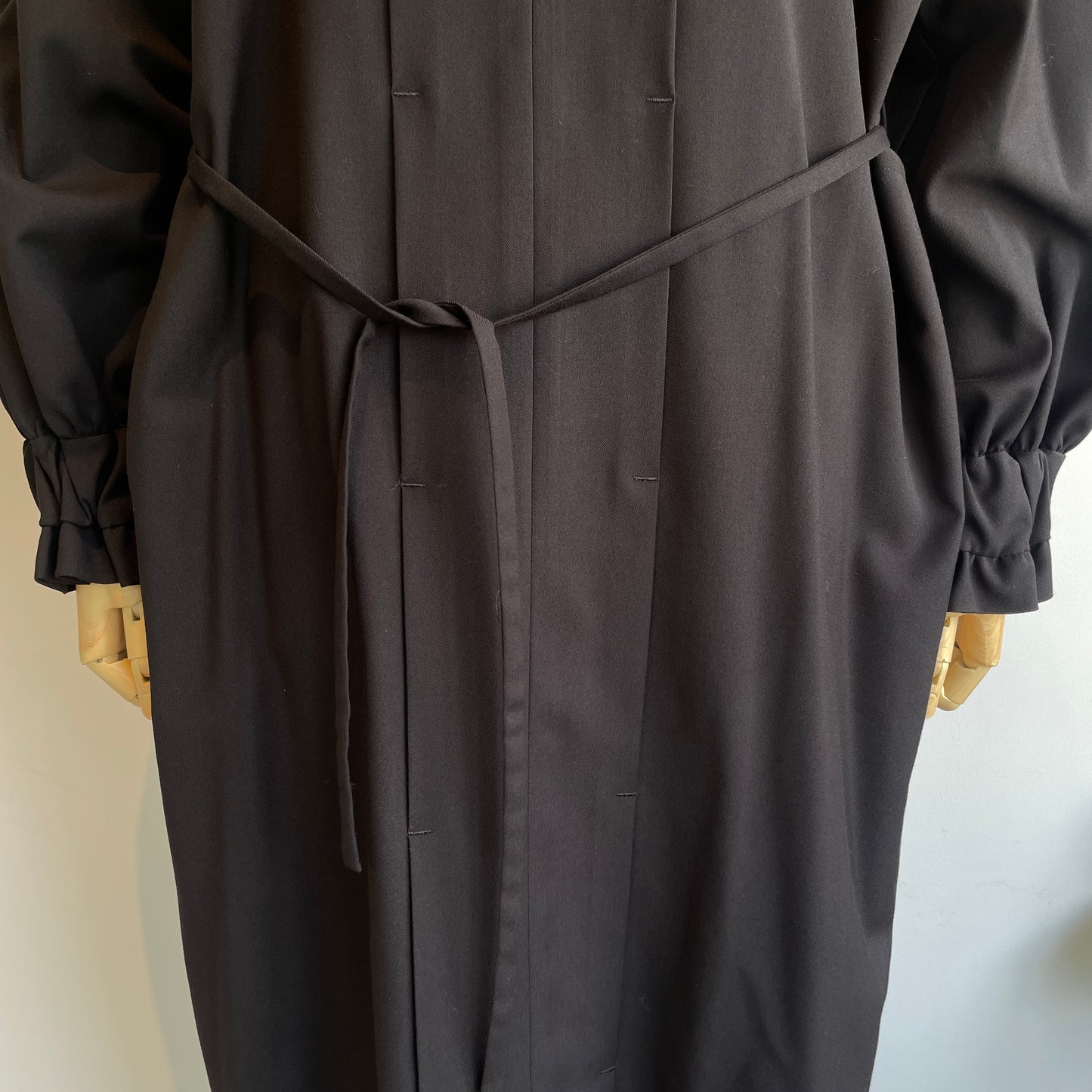 SI-HIRAI //MICRO STRETCH GABA RUBBER CUFF DRESS CHAW24-5018