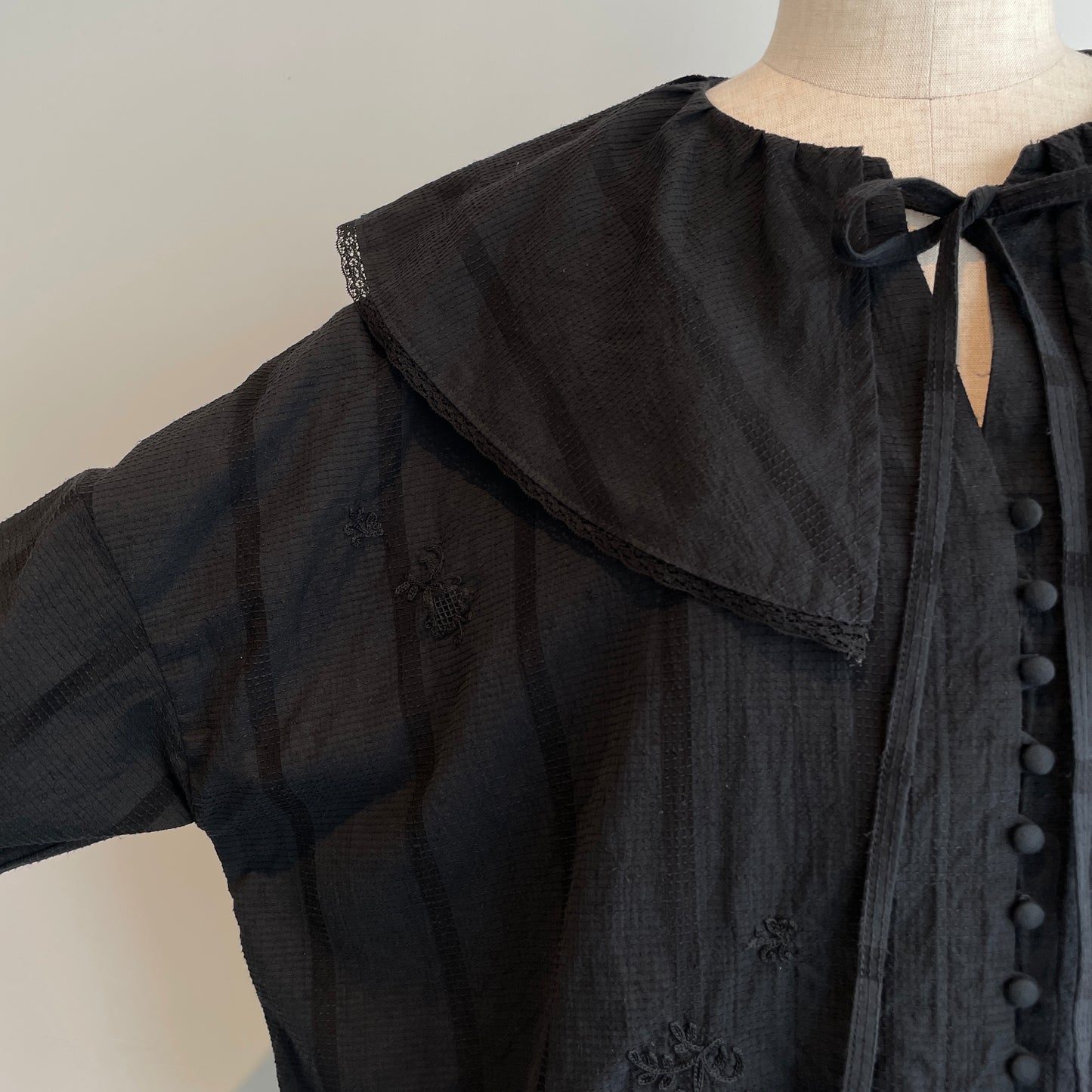 qiri//antique chain embroidery ブラウス　6301BL012261