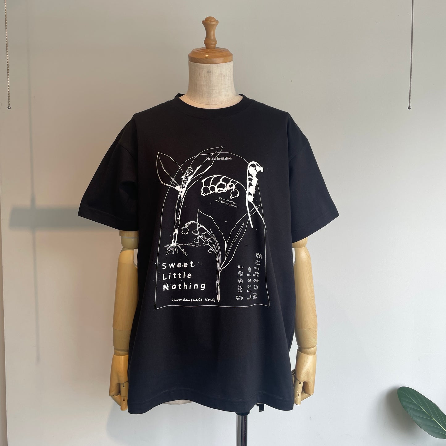 Sweet Little Nothing//Lily of the valley　半袖Tシャツ(すずらん)ブラック