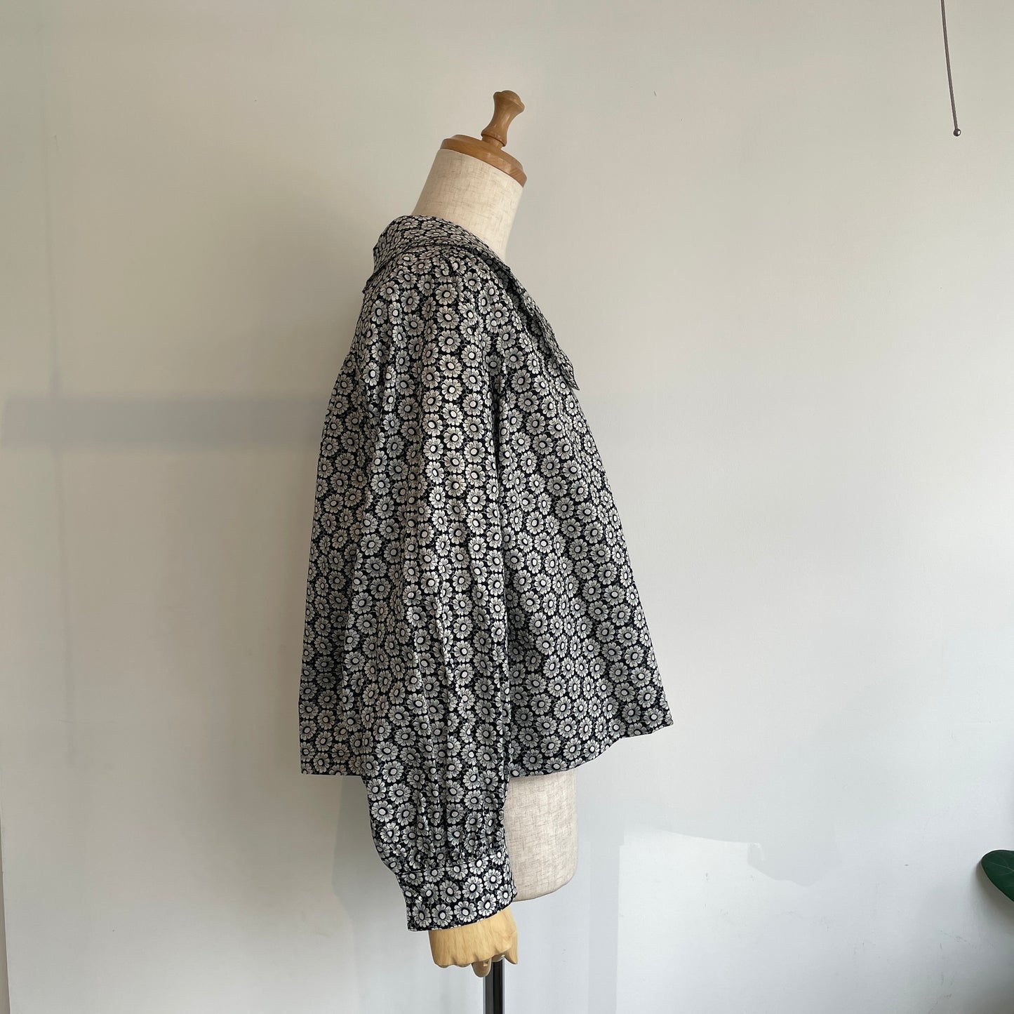 porterdesboutons//リバティフラットカラーフリルブラウス　P14-1-047