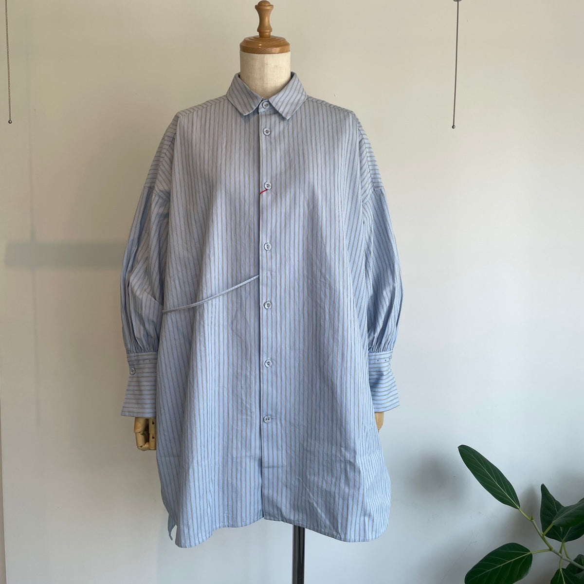 MarchAprilMay//param shirts パラムシャツ(バックオープンシャツ)