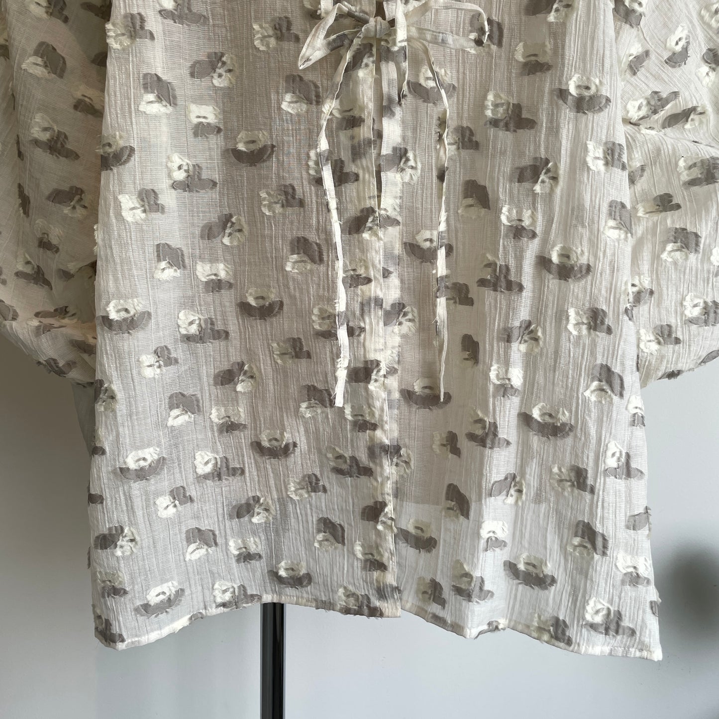 qiri//plie flower jacquard バックリボンブラウス　6301BL008261