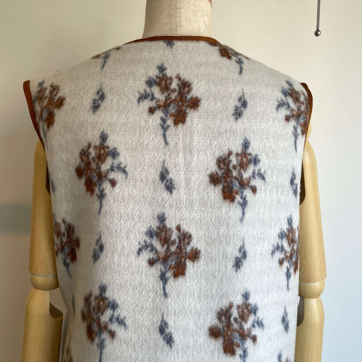qiri//sarasa raised jacquard ベスト　6301BL006262
