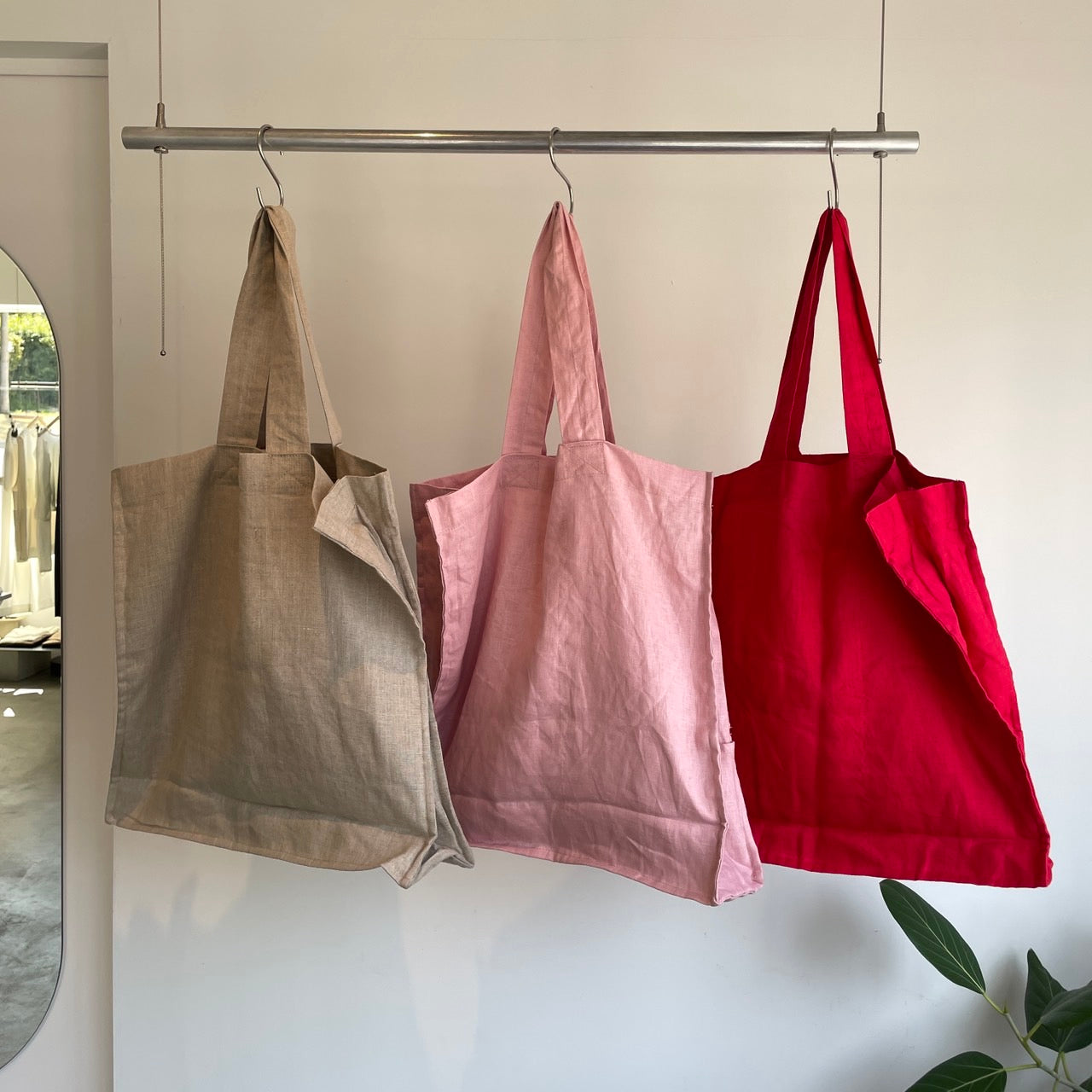 タグ付き新品✨MARCHAPRILMAY リネントートバッグ　ホットピンク MarchAprilMay//リネントートバッグ25L（26年リニューアル） – hibikiru