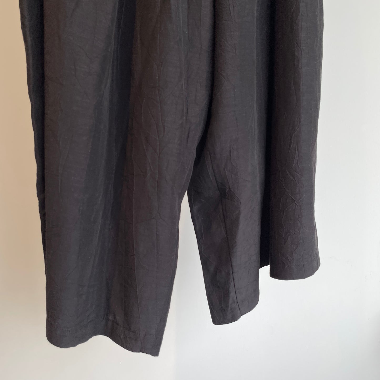 handsofcreation//Cu/C/L桐生シワ タックバレルキュロットパンツ0161310