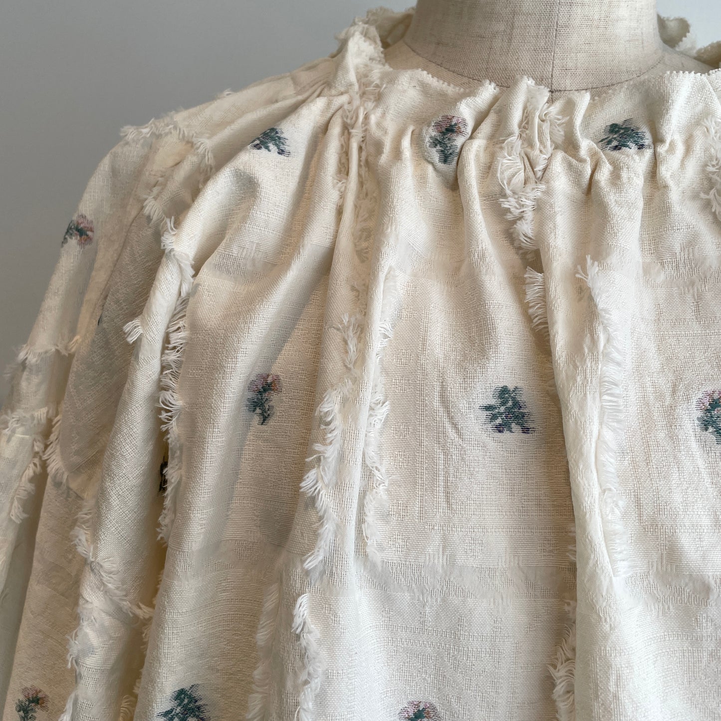 qiri //fleurs lace jacquard gather BL 6301BL006261