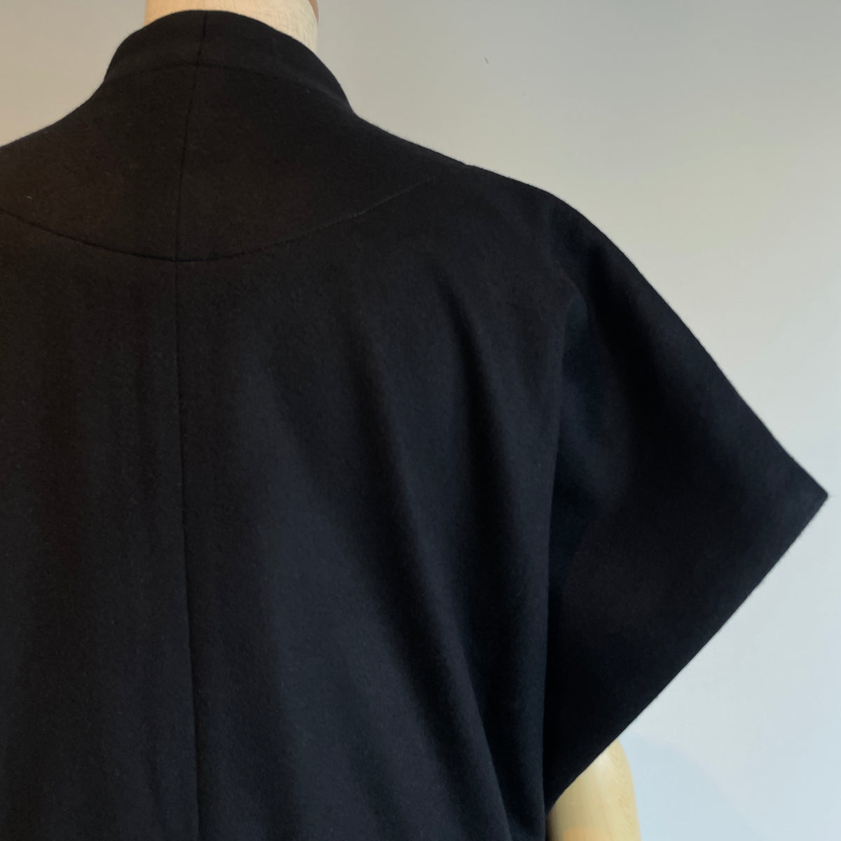 Honnete//Sleeveless Dolman Gown Coat_Royal Geelong HO-26AW CO24W