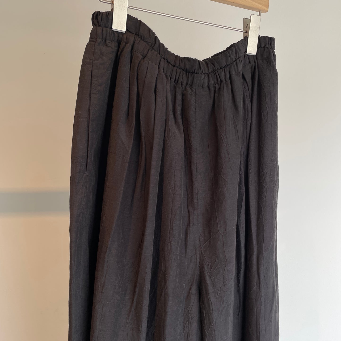 handsofcreation//Cu/C/L桐生シワ タックバレルキュロットパンツ0161310