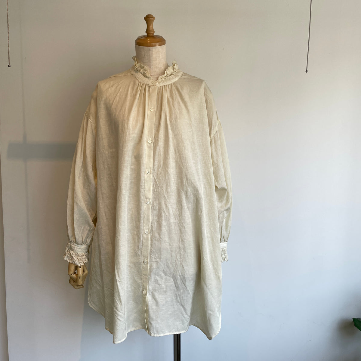 yuni//リサイクルコットン／CuラッフルレースカラーロングBL 1701BL009262