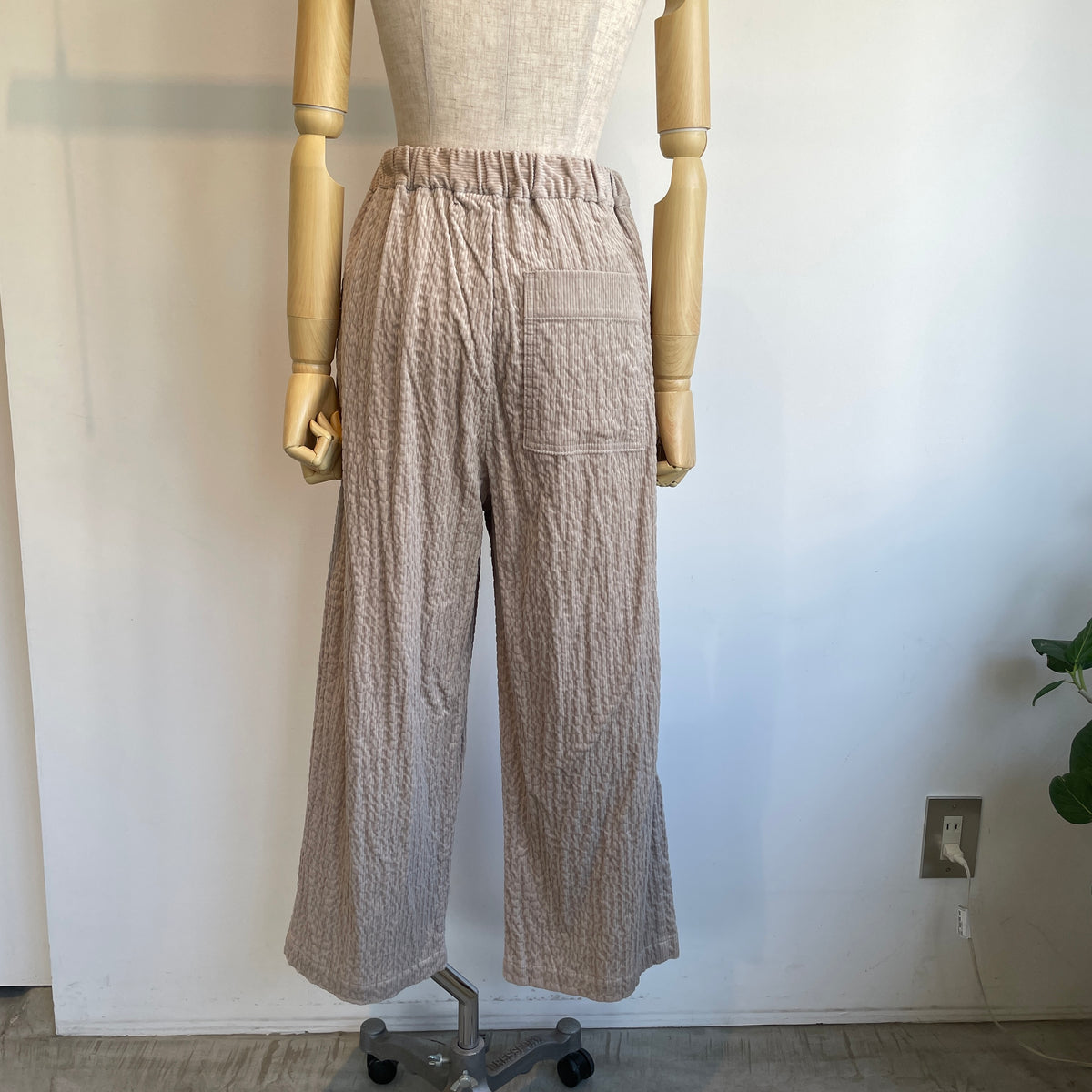 yuni//C/Pu shirring corduroy relax パンツ 1701PT022262