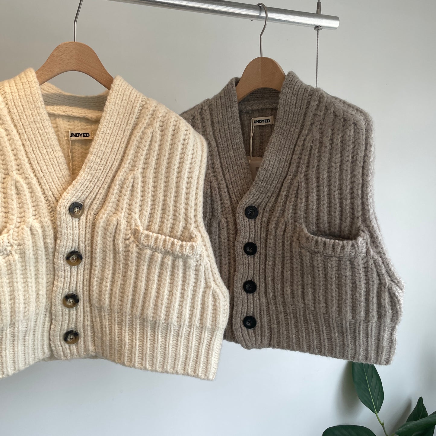 UNDYED //ハイランドウールニットベスト　25F212