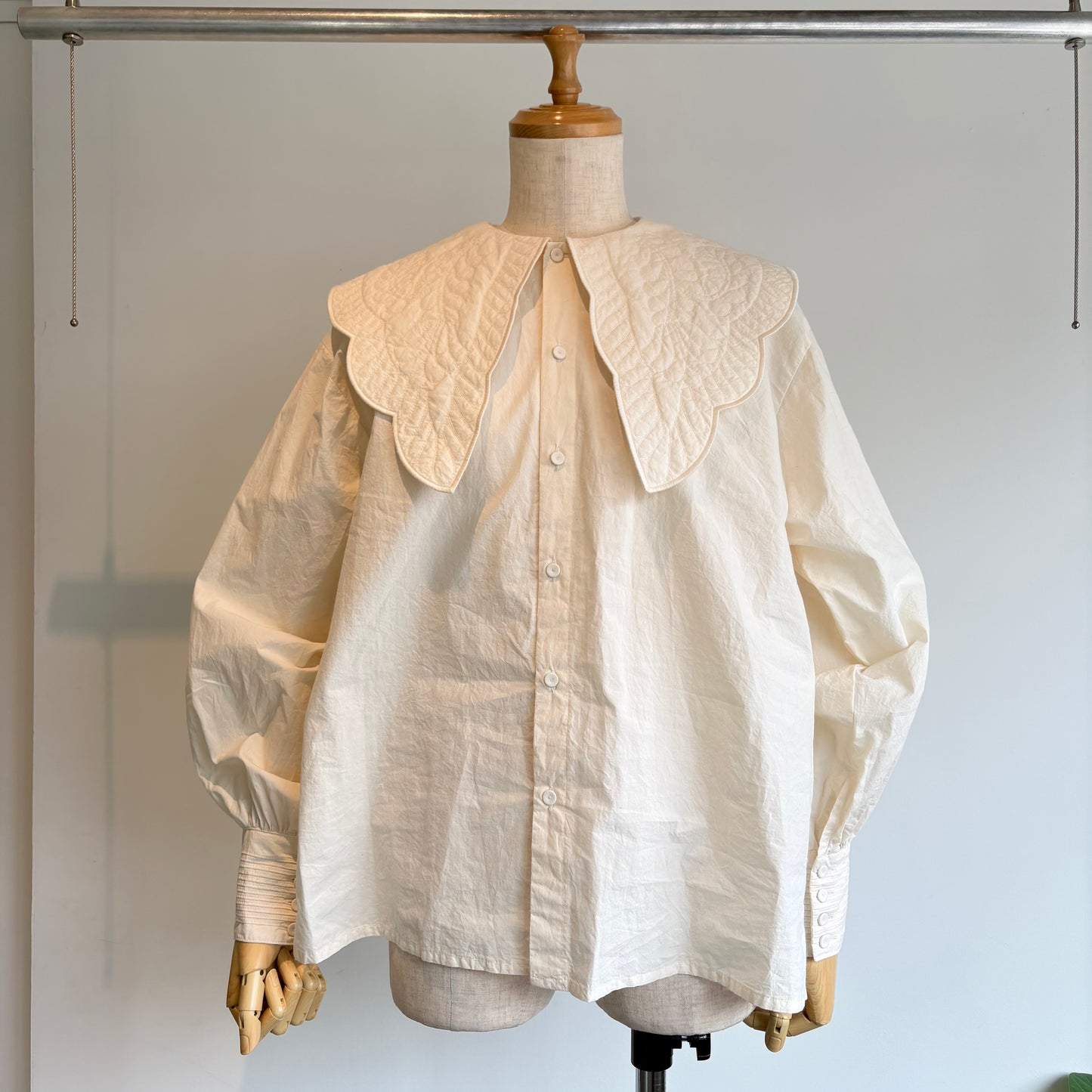 qiri//trapunto quilt collar ブラウス　6301BL007262
