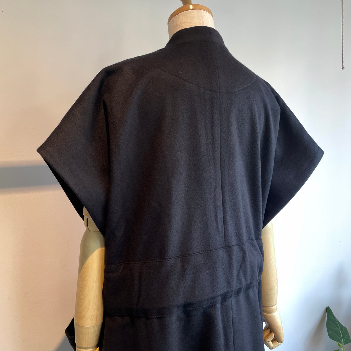 Honnete//Sleeveless Dolman Gown Coat_Royal Geelong HO-26AW CO24W