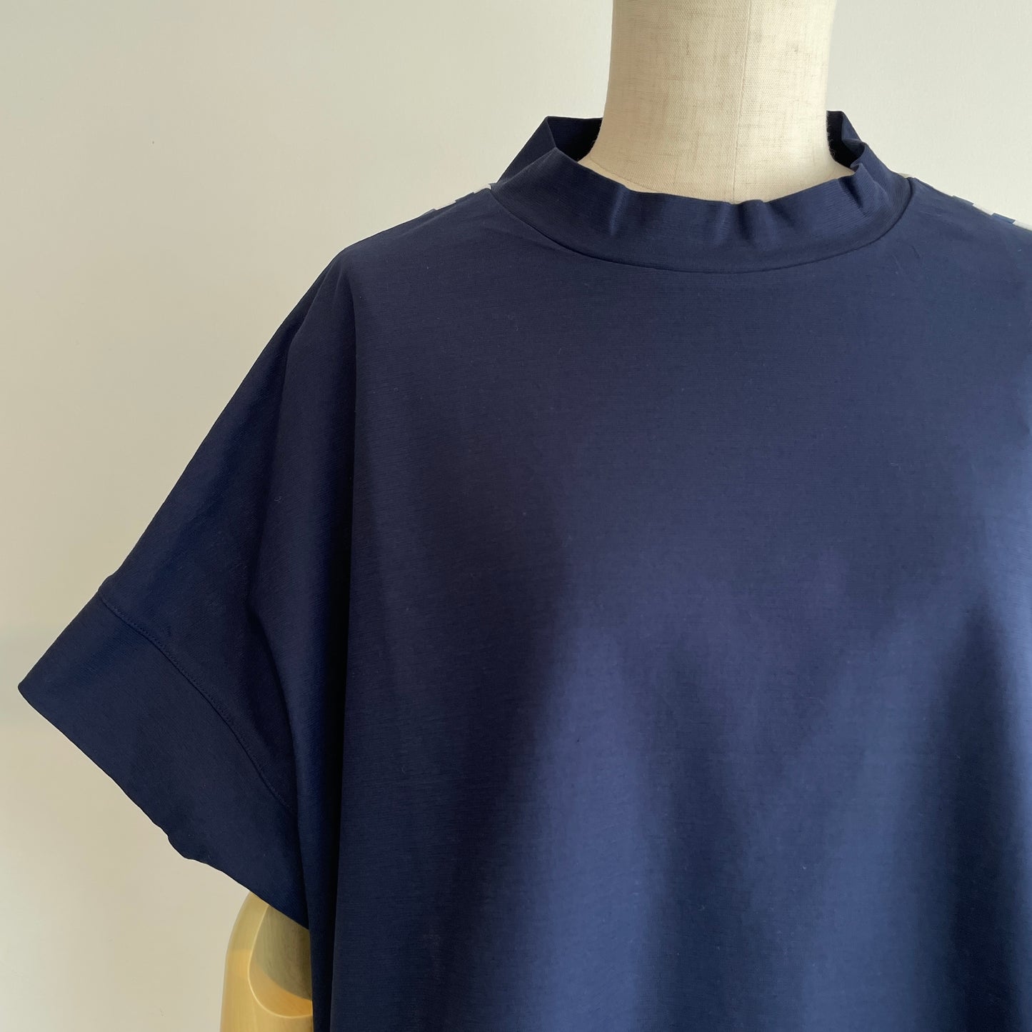 universaltissu//接触冷感マルチエフェクトコンボ ドルマンT
TS252CT076