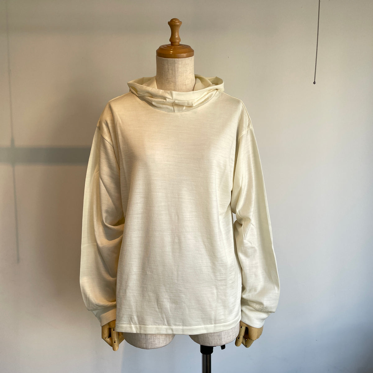 universaltissu//ウォッシャブルウール天竺 フーディPOUT264CT012