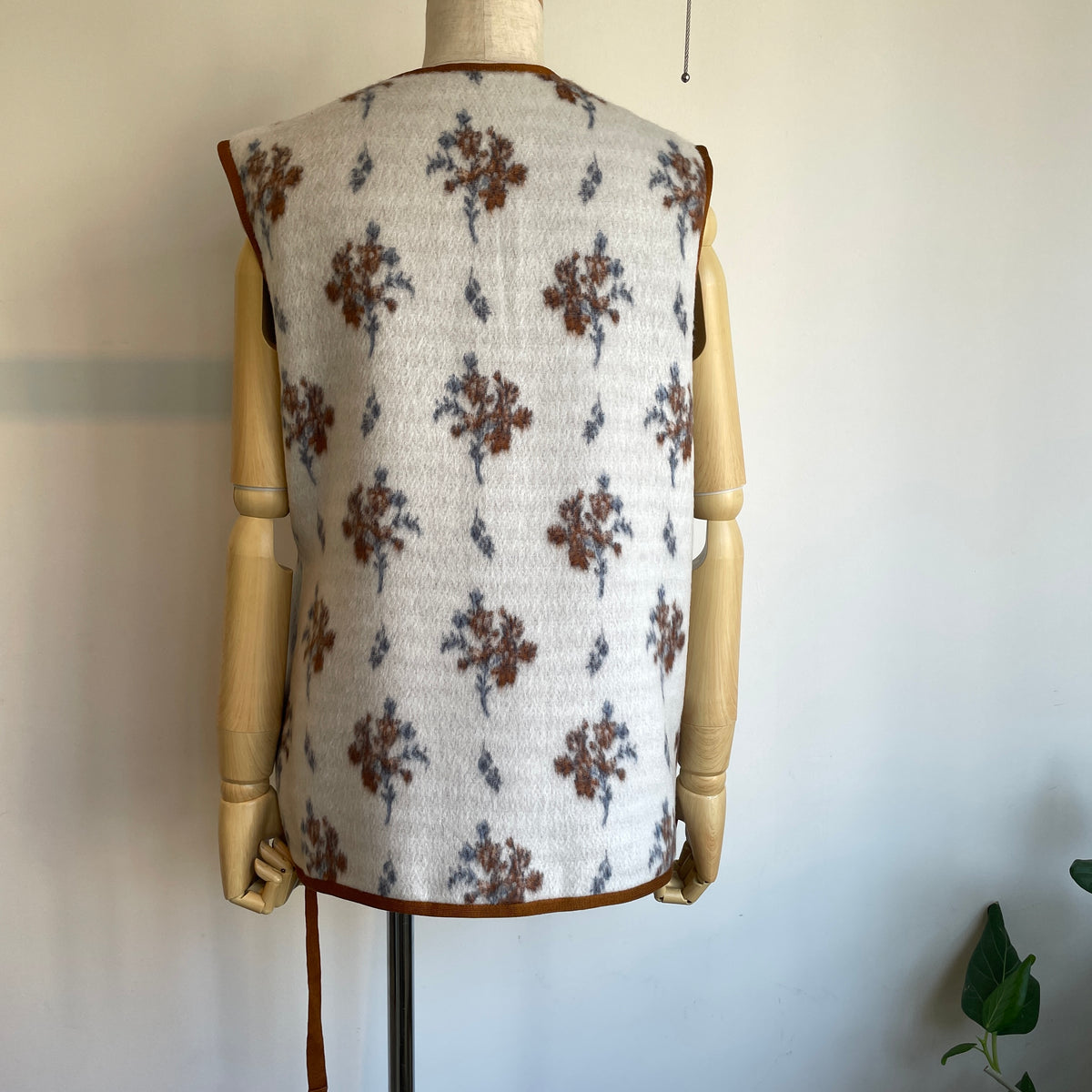 qiri//sarasa raised jacquard ベスト　6301BL006262