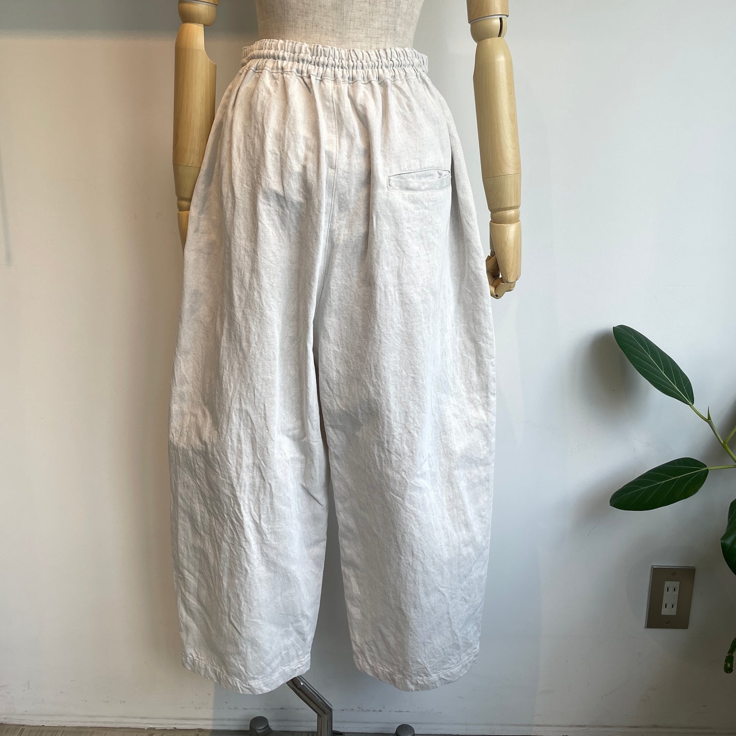 yuni//Cotton/Linen denim wide cocoon パンツ　1701PT016261