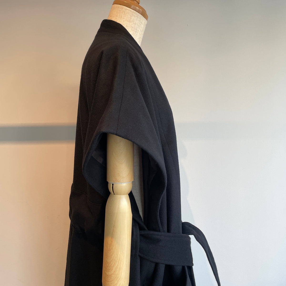 Honnete//Sleeveless Dolman Gown Coat_Royal Geelong HO-26AW CO24W