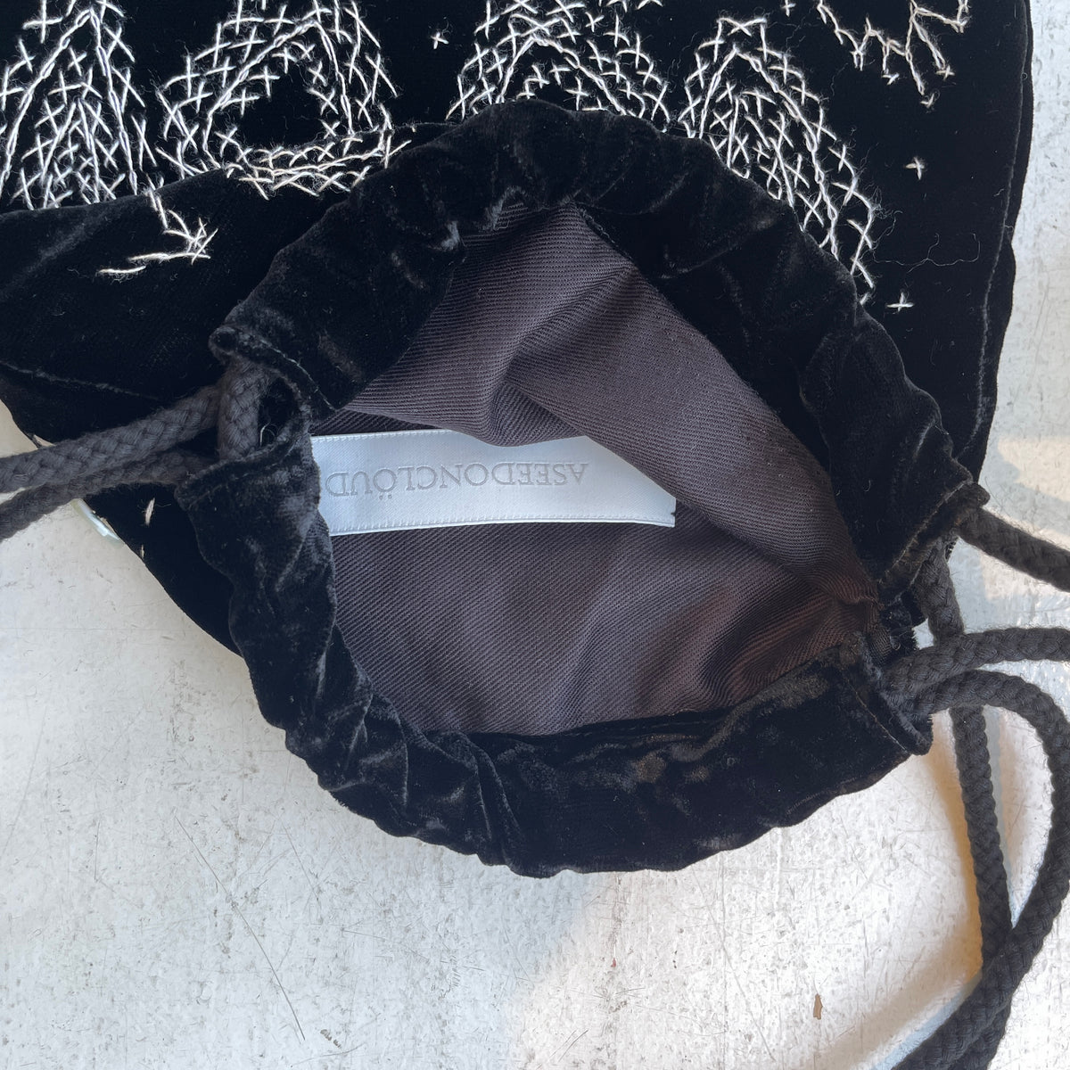 ASEEDONCLOUD //Memories hand embroidery bag 262001