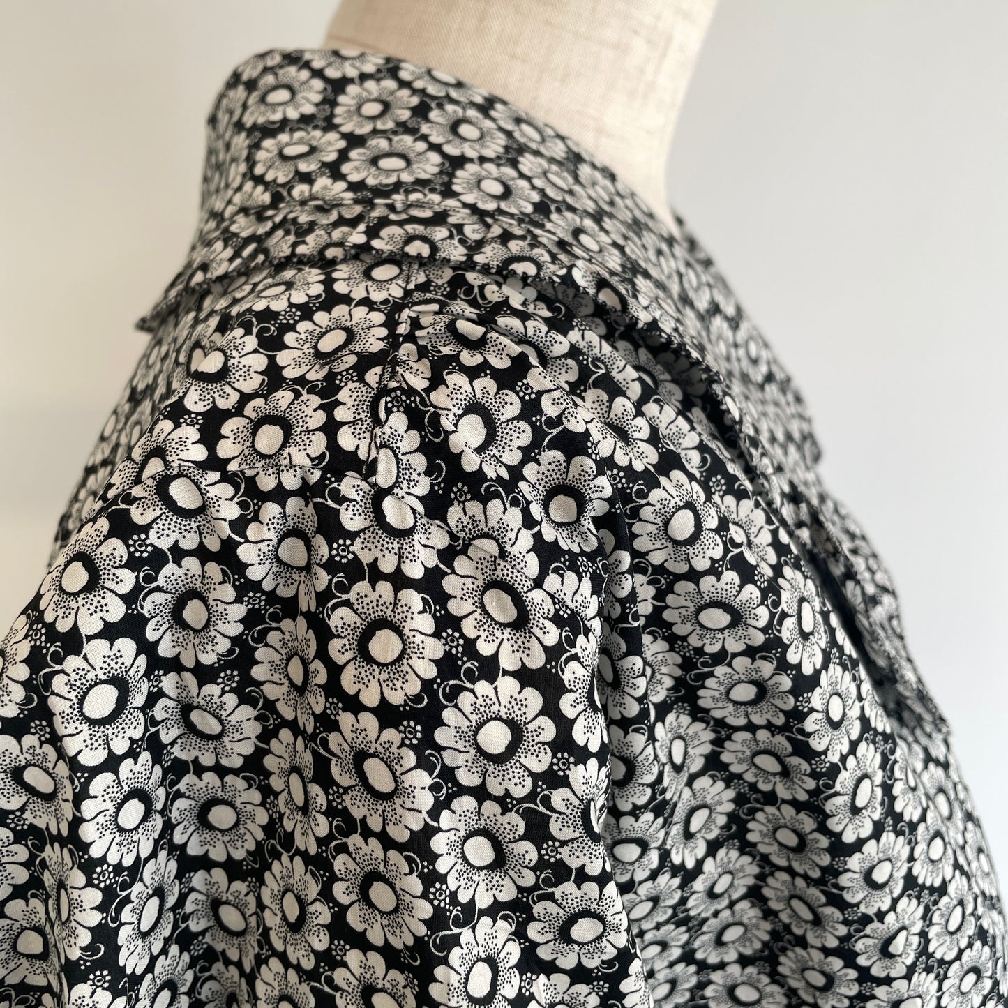 porterdesboutons//リバティフラットカラーフリルブラウス　P14-1-047