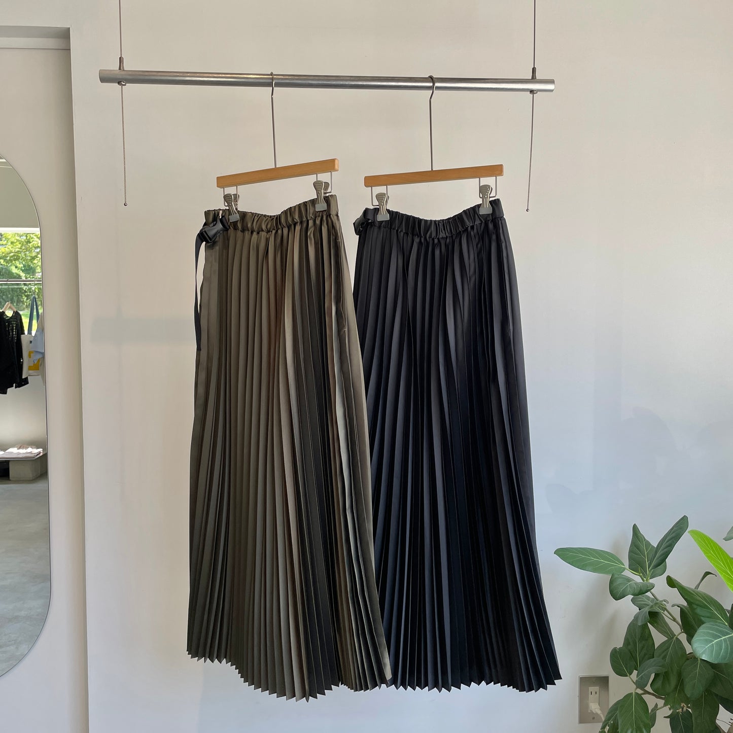 itochi //Polyester twill half way accordion pleated skirt itSK08-11-M