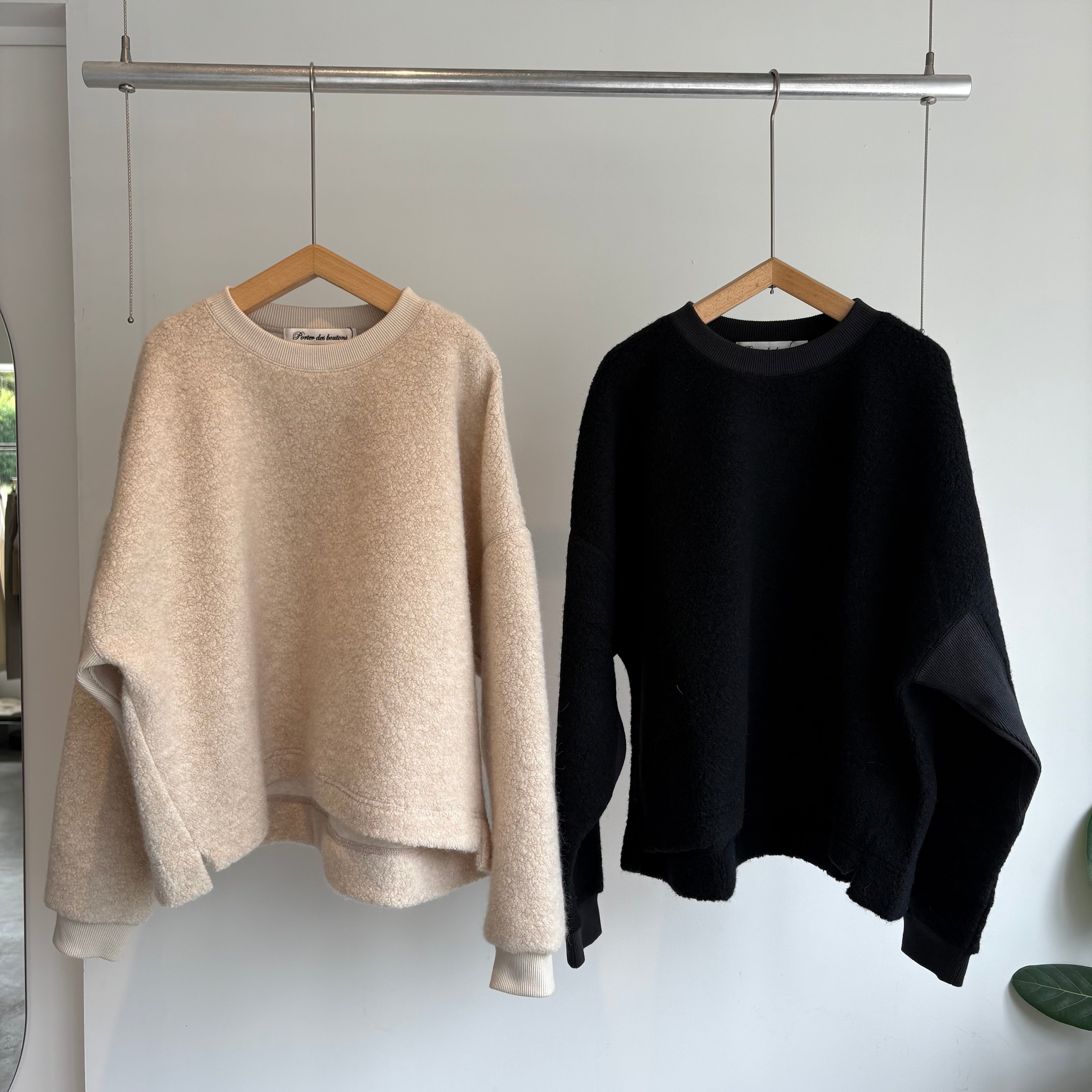 【ほぼ未使用✨】AP STUDIO ウール100% ふわふわニット　黒　秋冬活躍 AP STUDIO（エーピーストゥディオ）の「フォックスカシミヤVネックプル