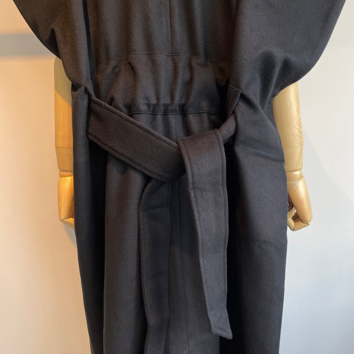 Honnete//Sleeveless Dolman Gown Coat_Royal Geelong HO-26AW CO24W