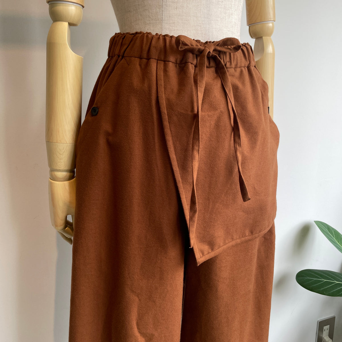 buoy buoy//SUEDE TOUCH FLANNEL APRON パンツ　2701PT005262