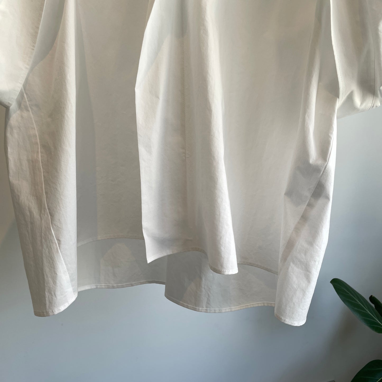 NATIVEVILLEGE//Simple longing 刺繍ギャザースリーブブラウス（off white）