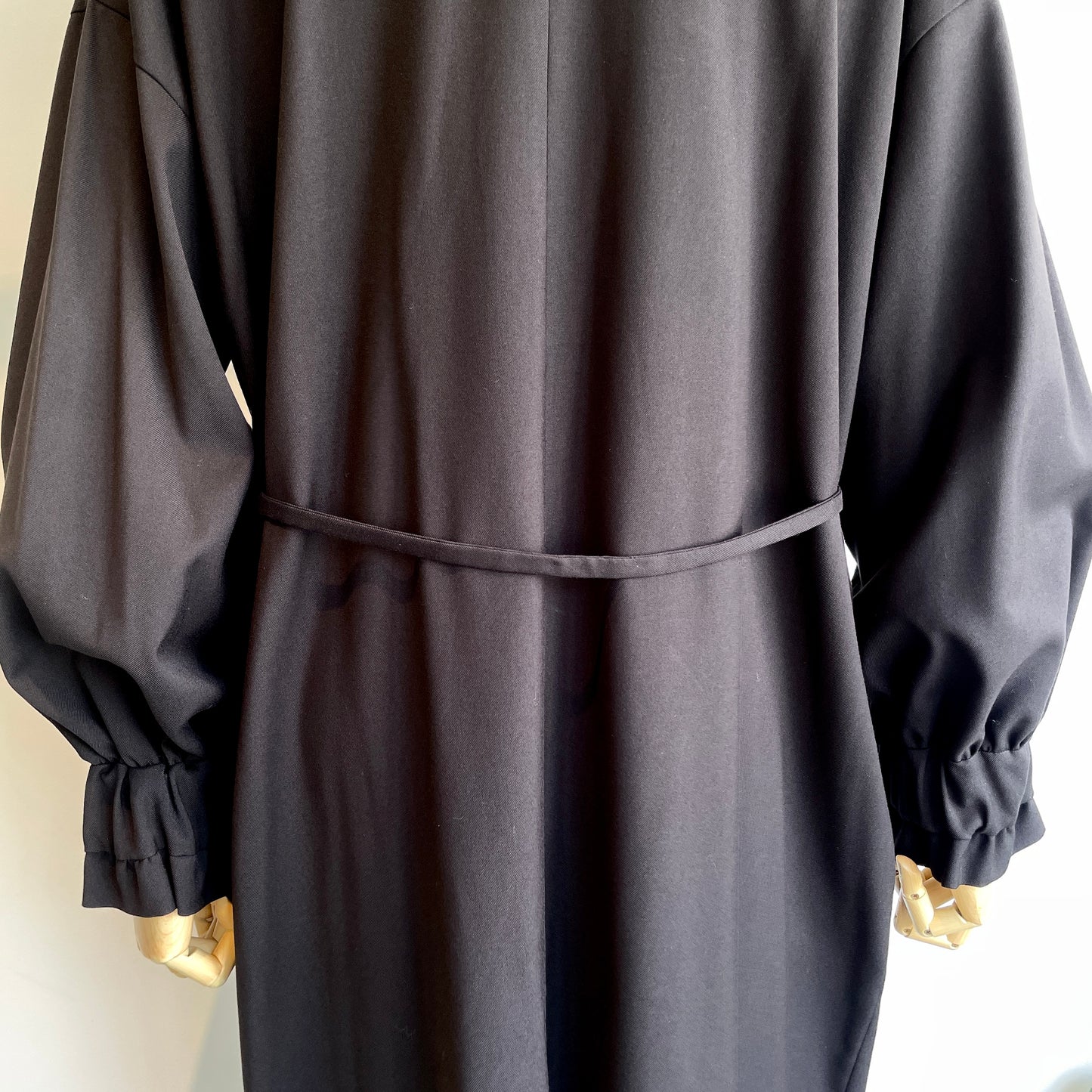 SI-HIRAI //MICRO STRETCH GABA RUBBER CUFF DRESS CHAW24-5018