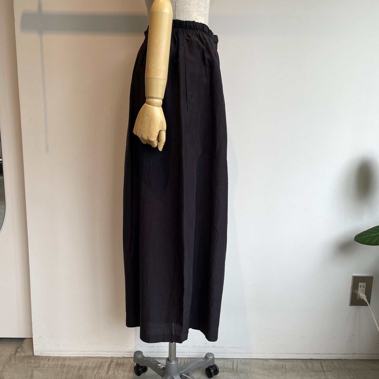 handsofcreation//Cu/C/L桐生シワ タックバレルキュロットパンツ0161310