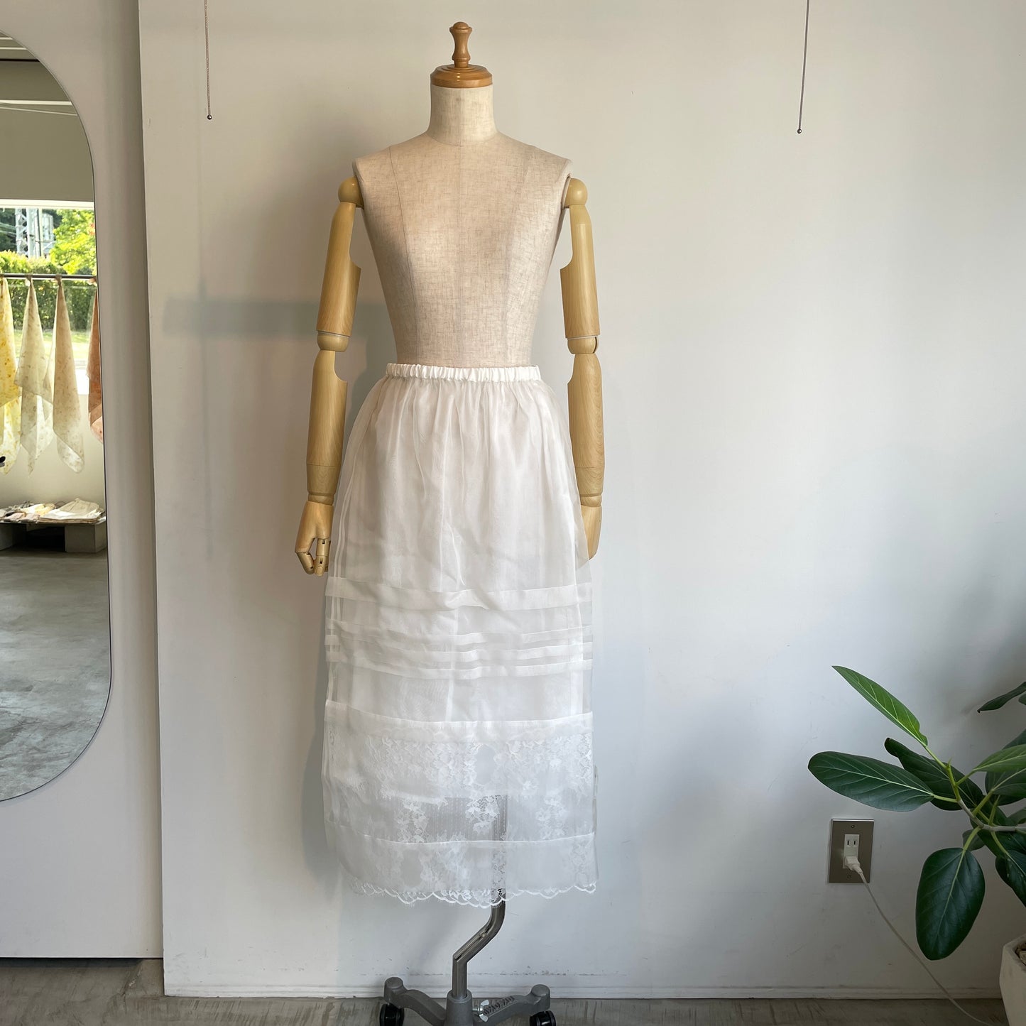 heriter//silk organdy skirt
H2-26-4002