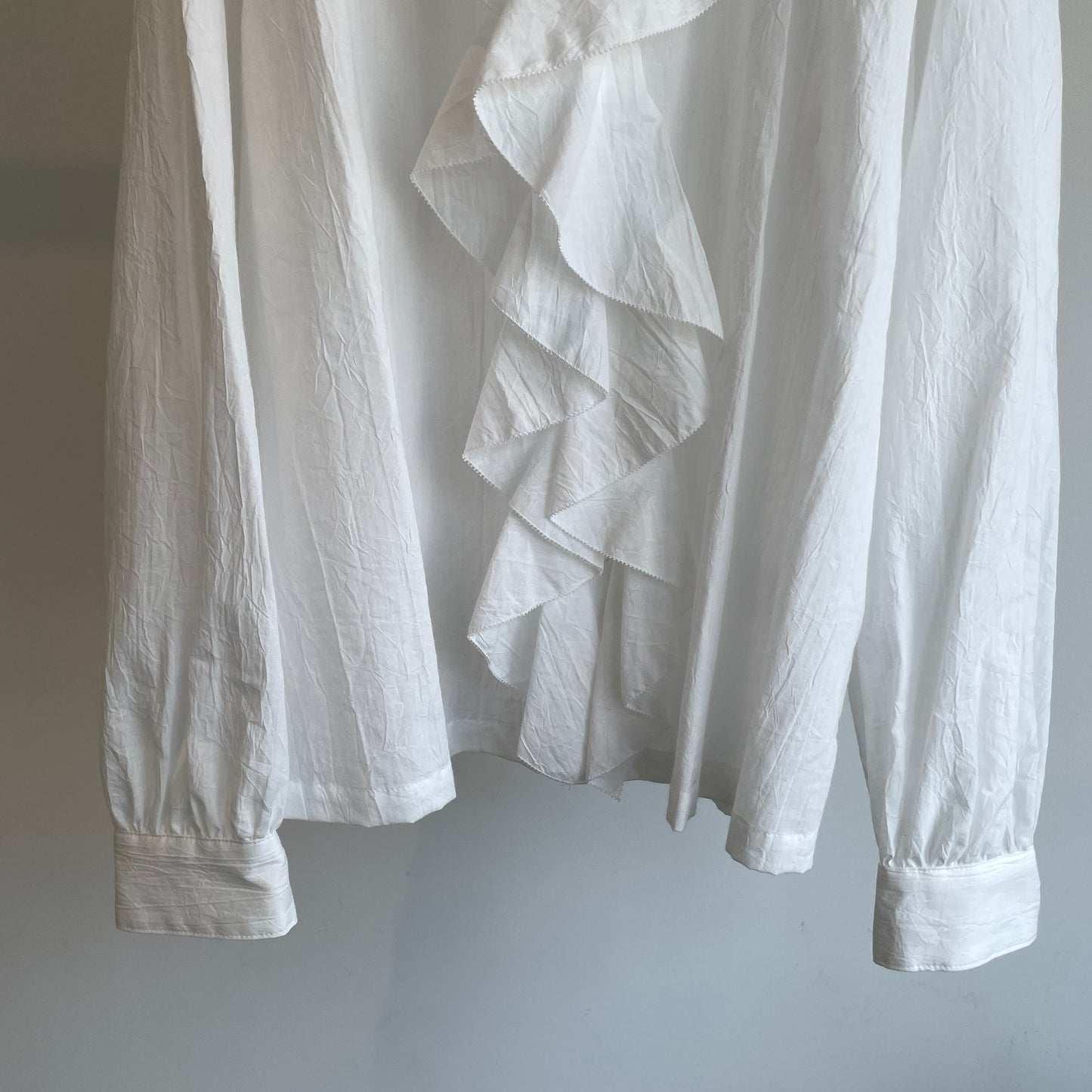 porter des boutons//ラッフルブラウス　P23-1-015-02