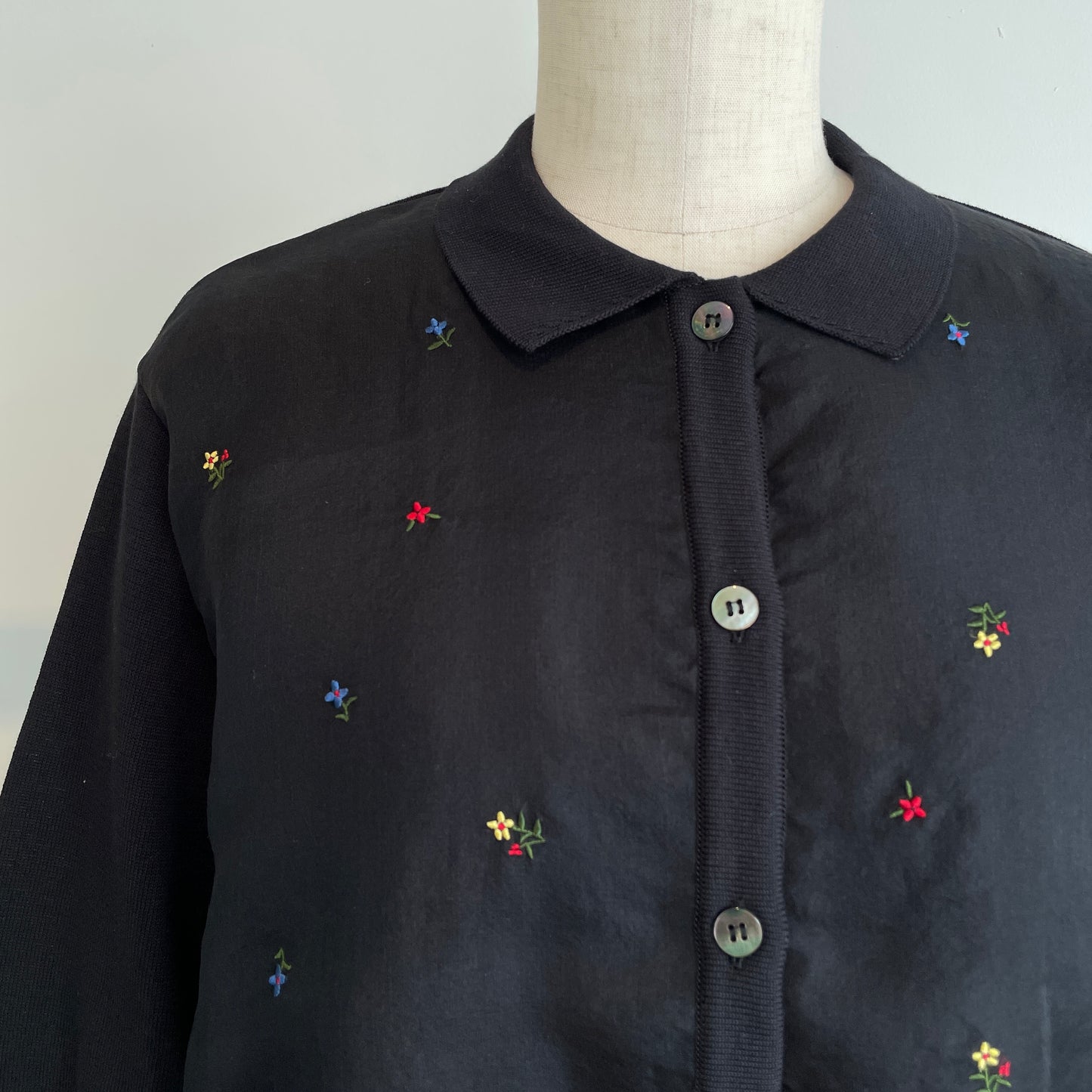 porter des boutons//Petite fleurニット　P21-2-019