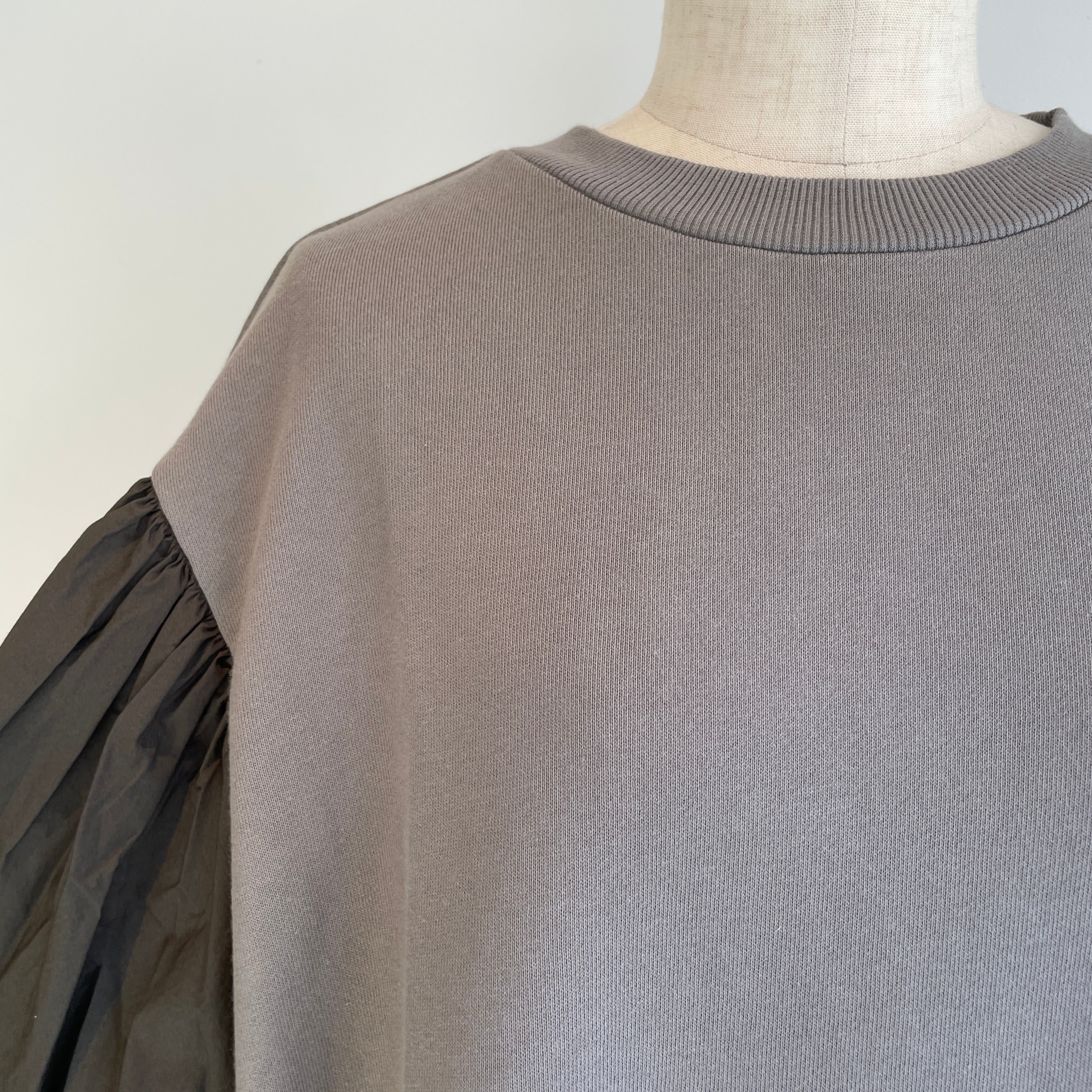 universaltissu//セントラル裏毛タイプライターコンボギャザーPO