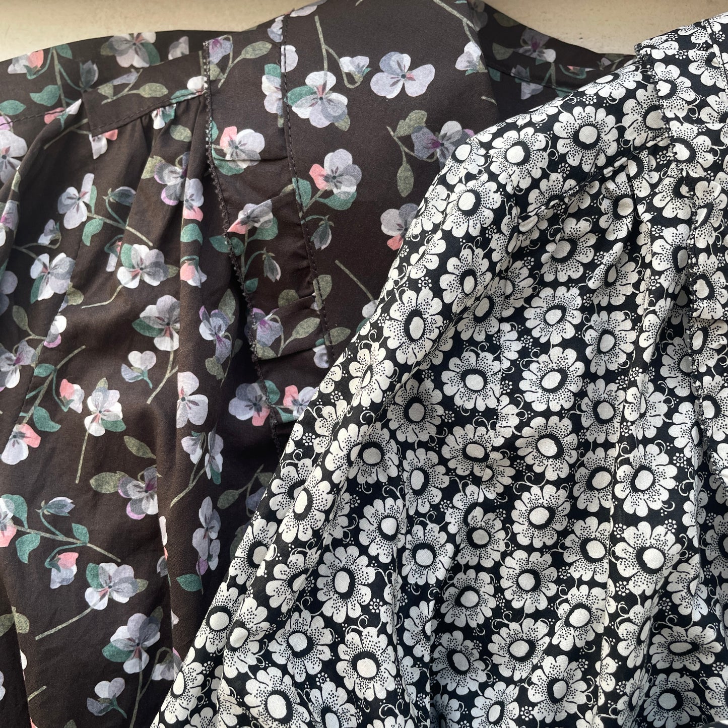 porterdesboutons//リバティフラットカラーフリルブラウス　P14-1-047