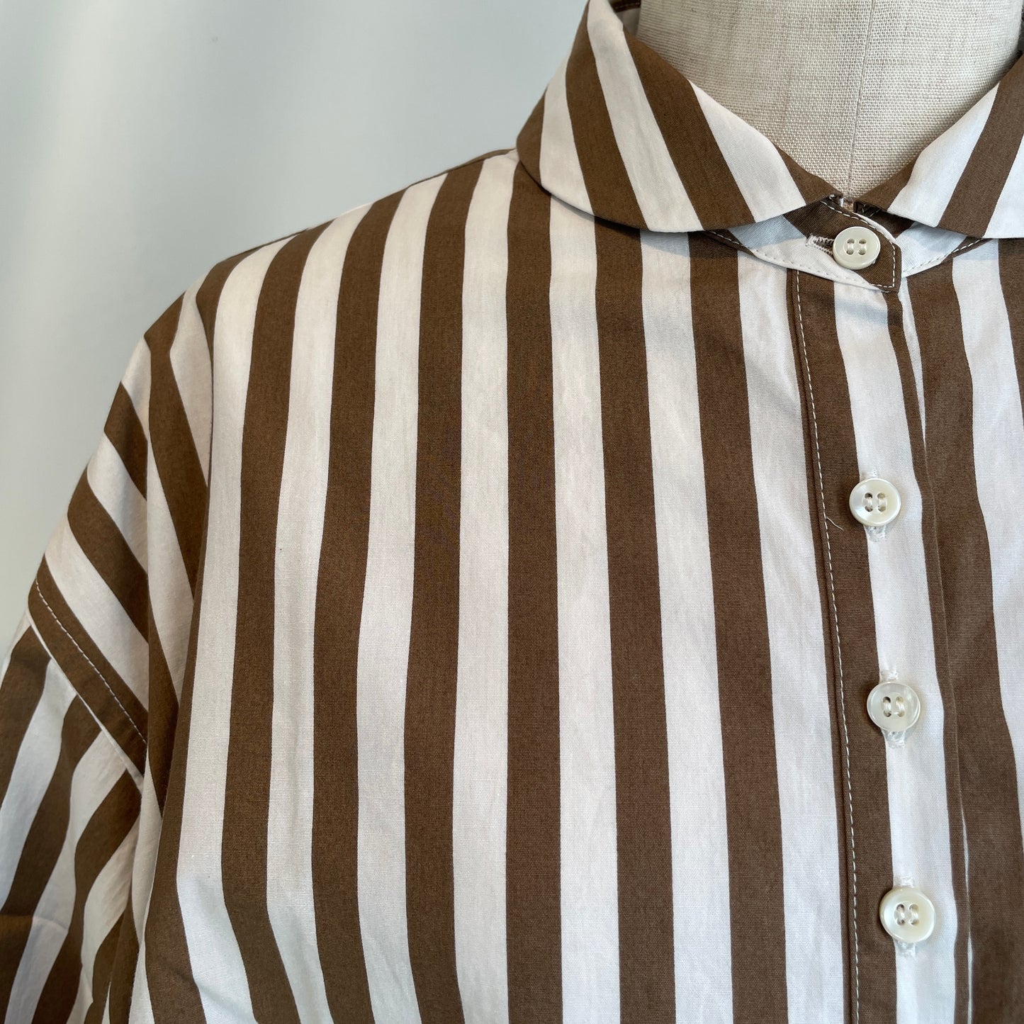 handsofcreation//50ブロードストライププリントラウンドカラーシャツ　01610604