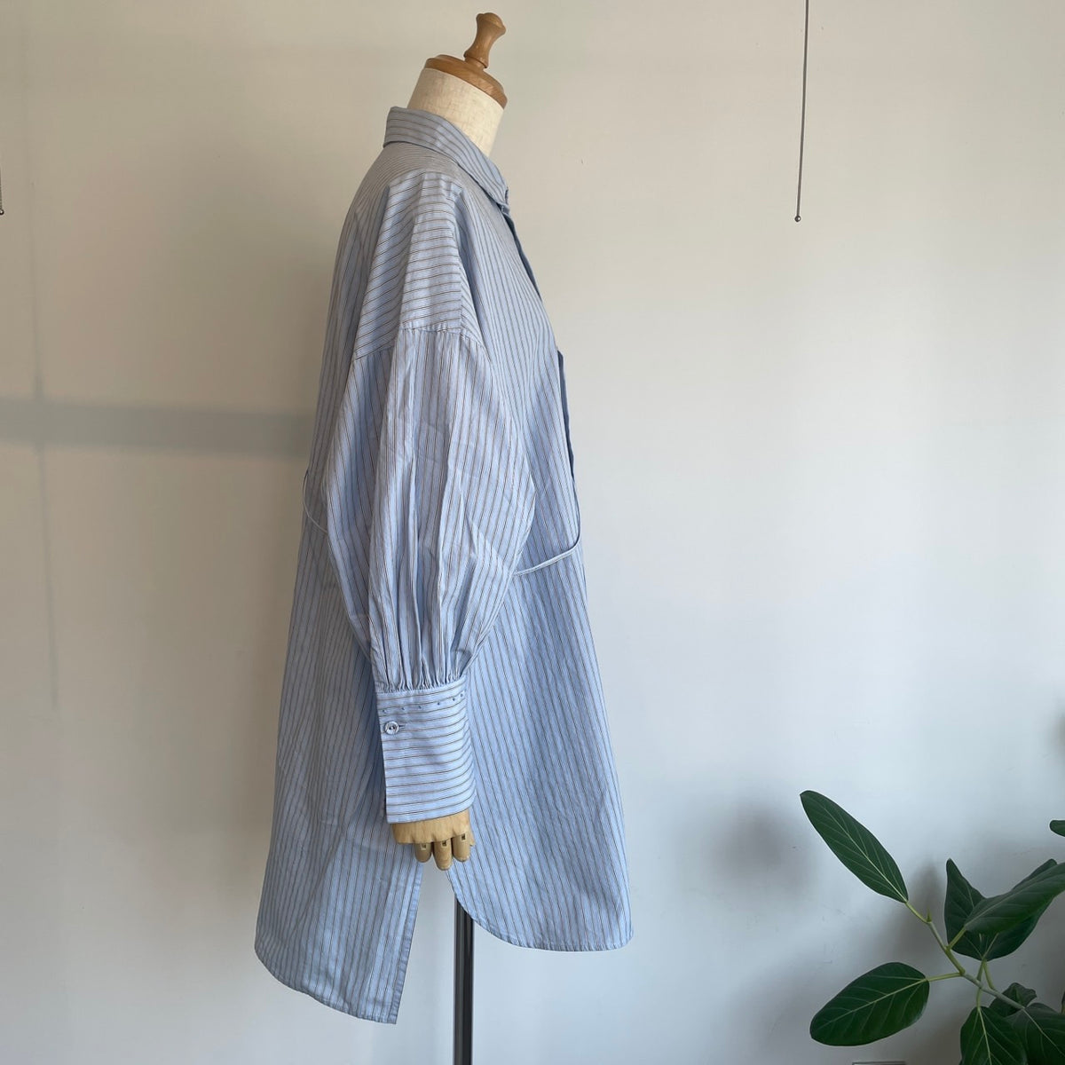 MarchAprilMay//param shirts パラムシャツ(バックオープンシャツ)
