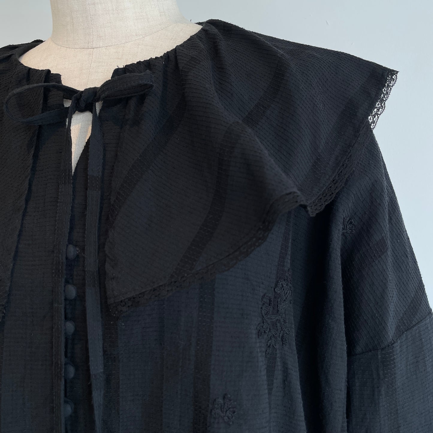 qiri//antique chain embroidery ブラウス　6301BL012261