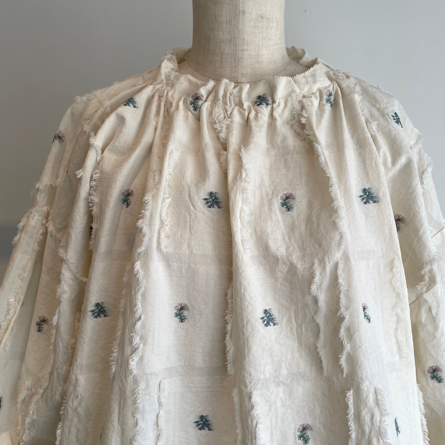 qiri //fleurs lace jacquard gather BL 6301BL006261