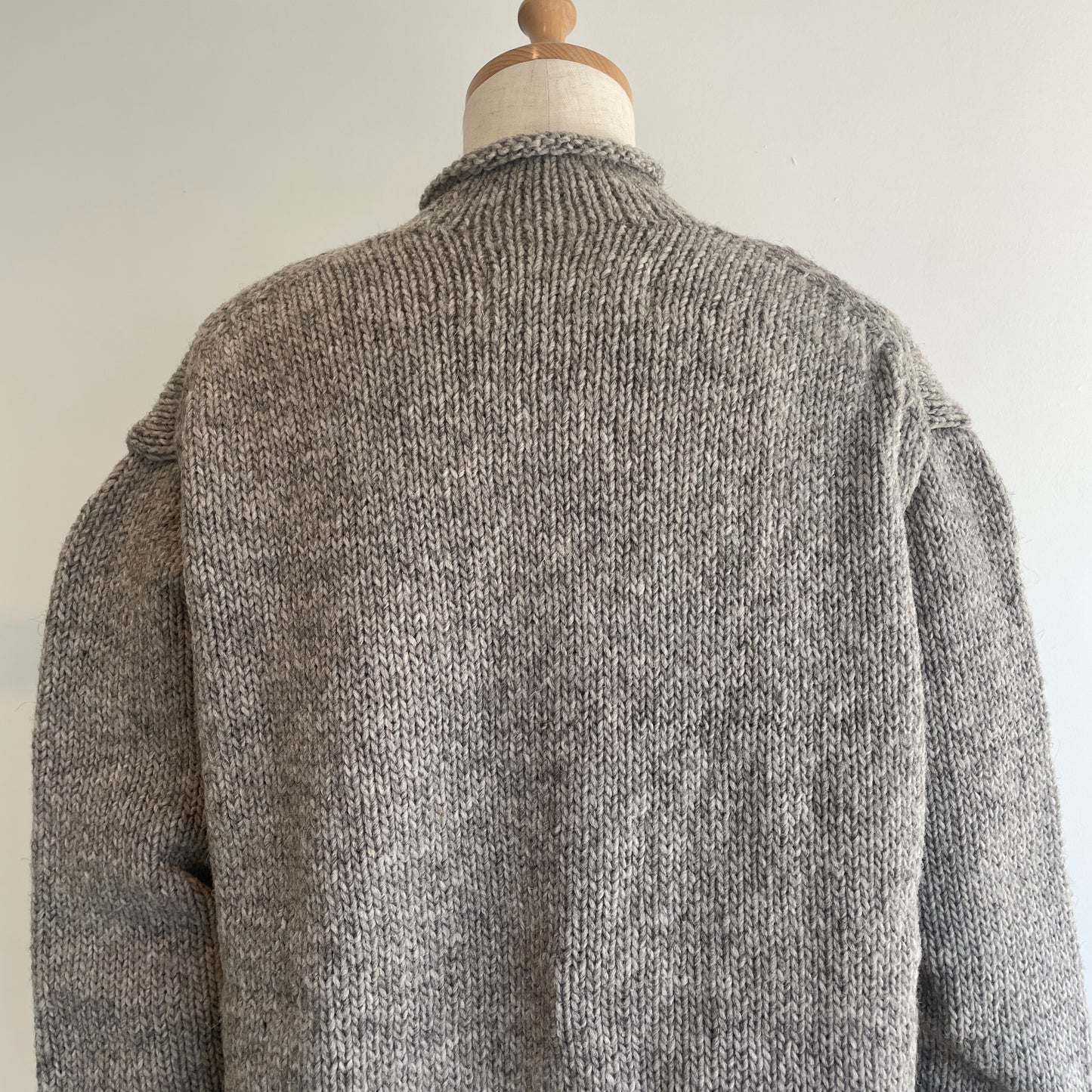 handsofcreation//ペルーローゲージニット家庭機 細ケーブルカーディガン　1540723