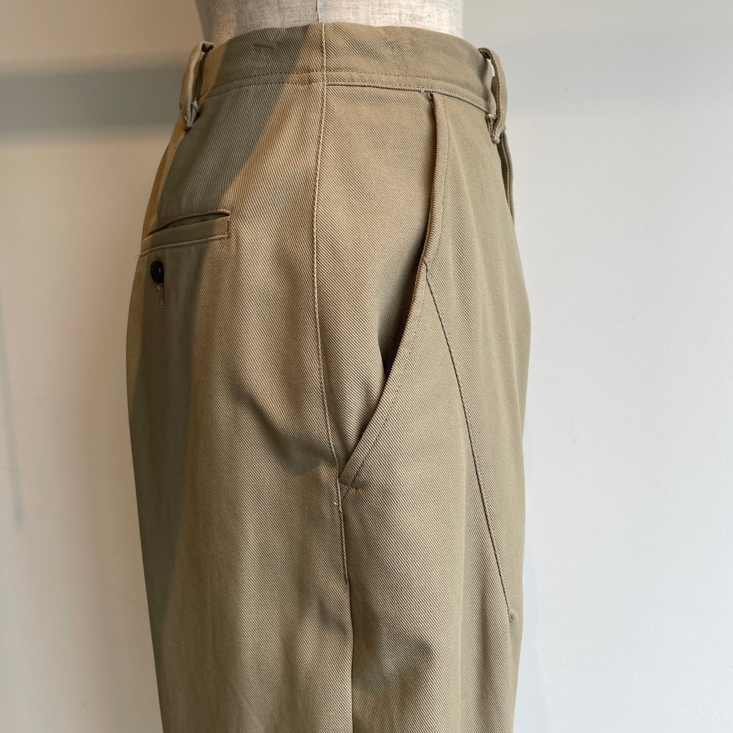 yuni//20/2強撚Cotton twill cocoon tapered パンツ 1701PT006262