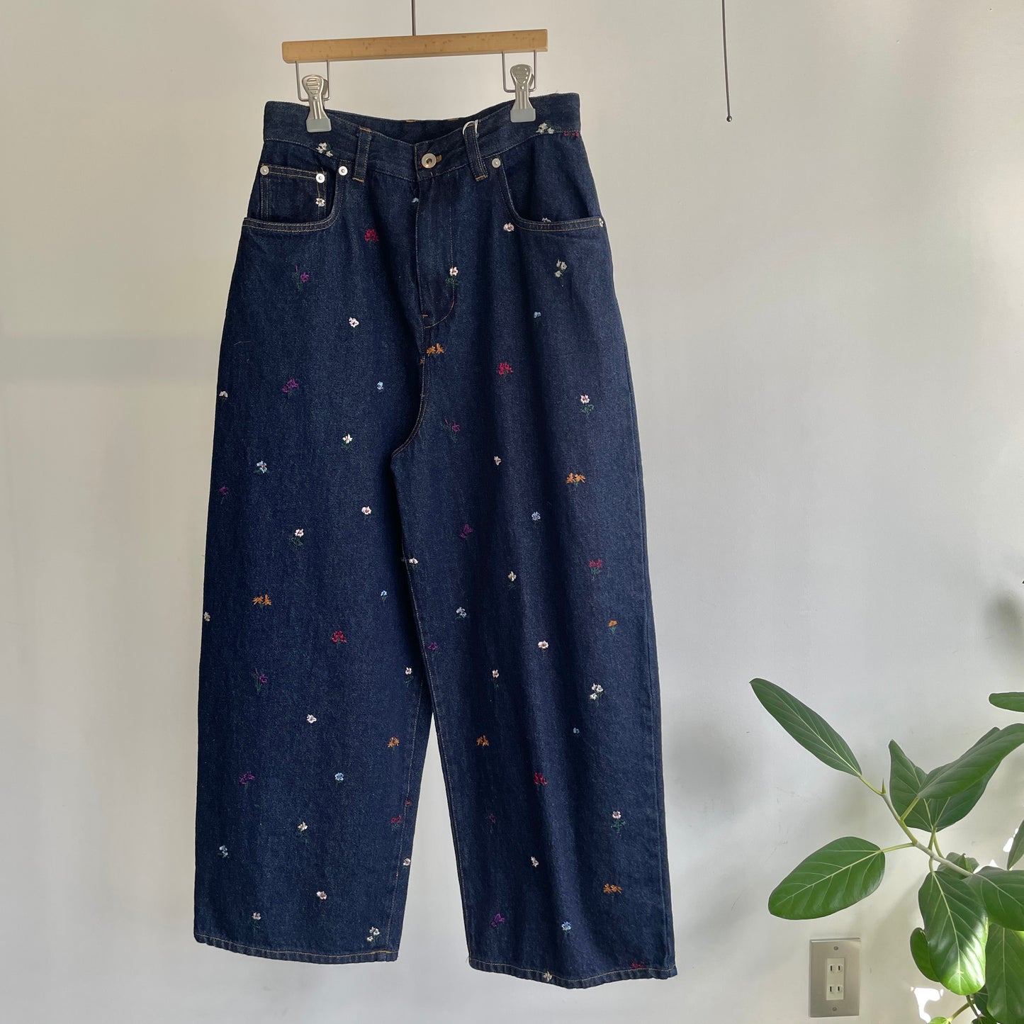 yuni// floral embloidely denim 5pkt back gum パンツ　1701PT006261
