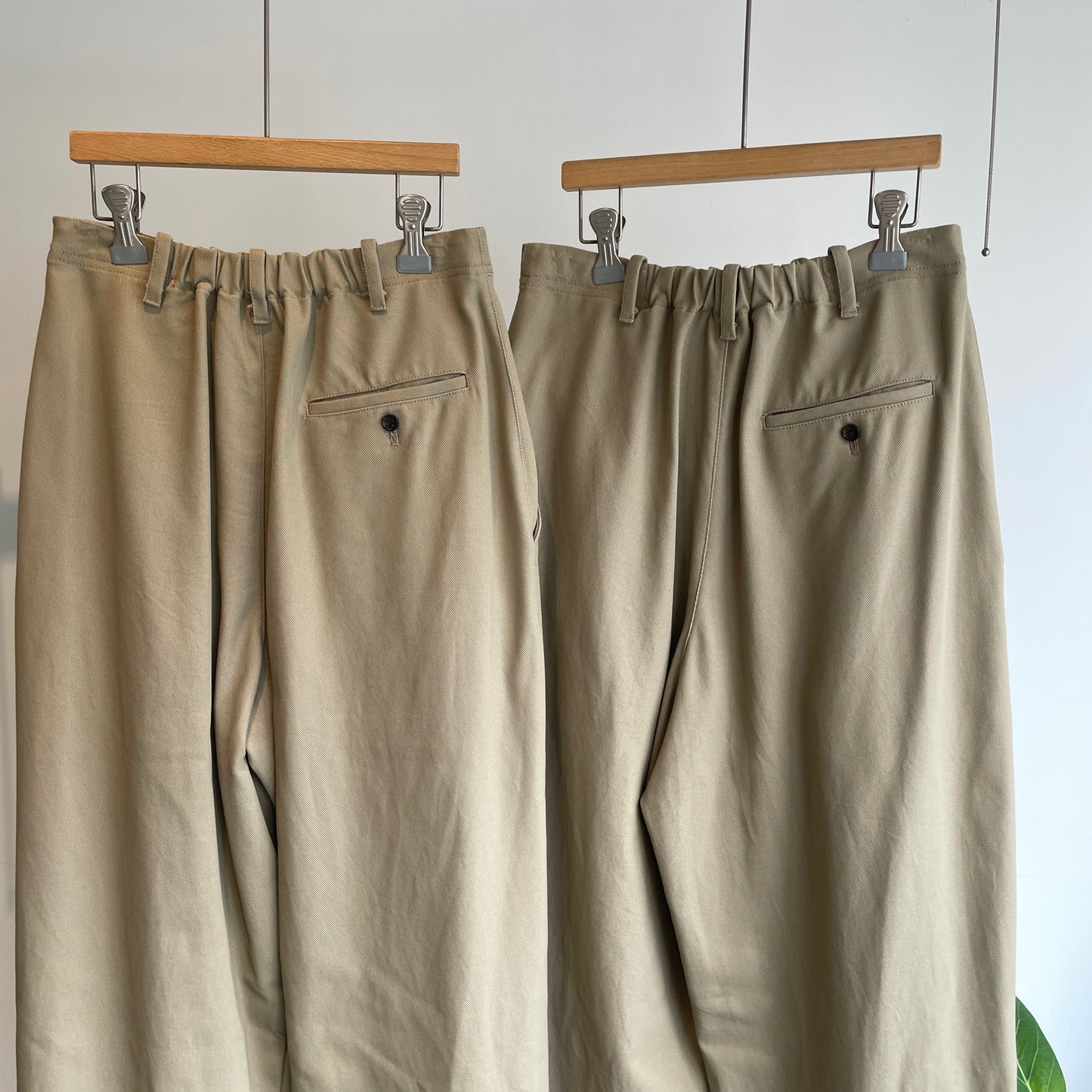 yuni//20/2強撚Cotton twill cocoon tapered パンツ 1701PT006262