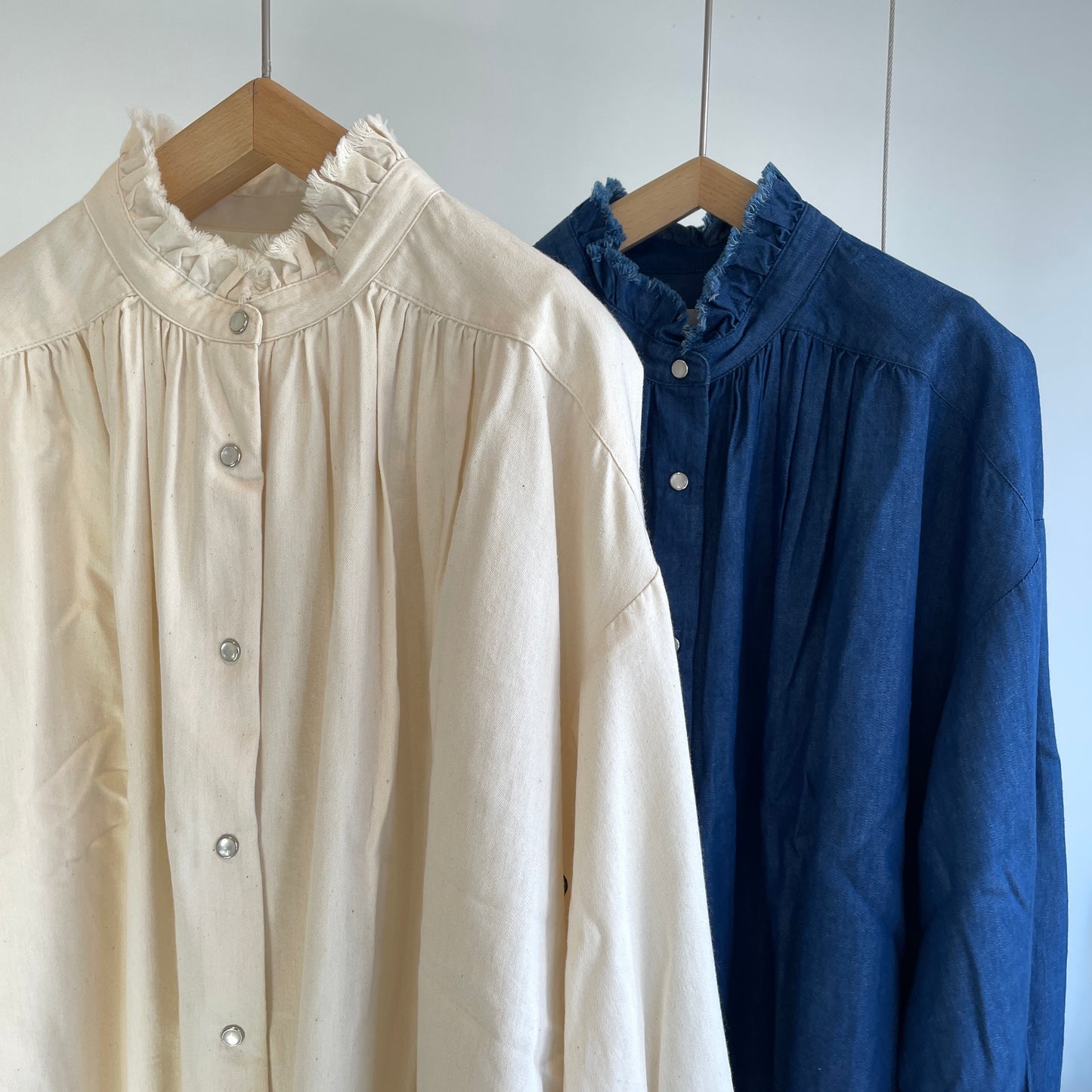 handsofcreation//5.0ZベンベルグウールデニムフリルカラーBL 02610602